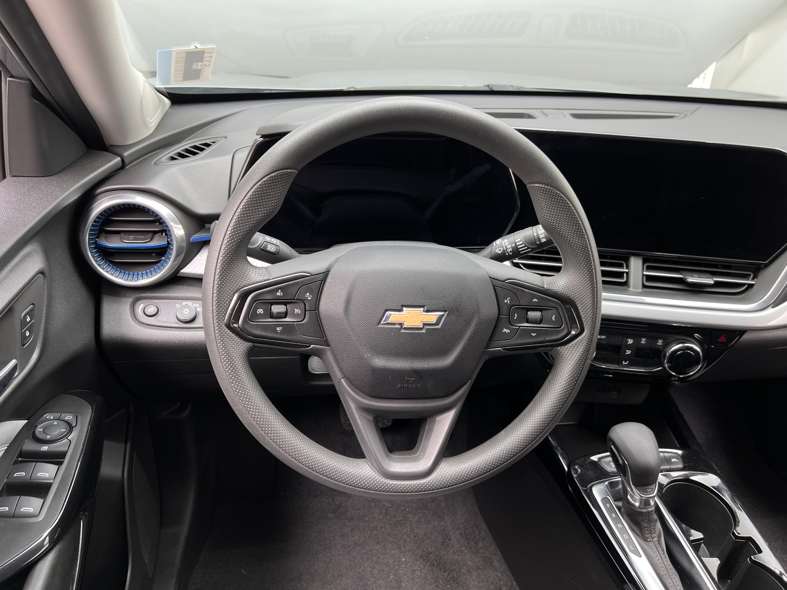 Thumbnail: 2025 Chevrolet Trax - 4