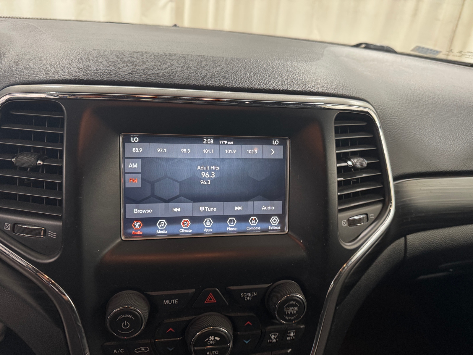 Thumbnail: 2020 Jeep Grand Cherokee - 4