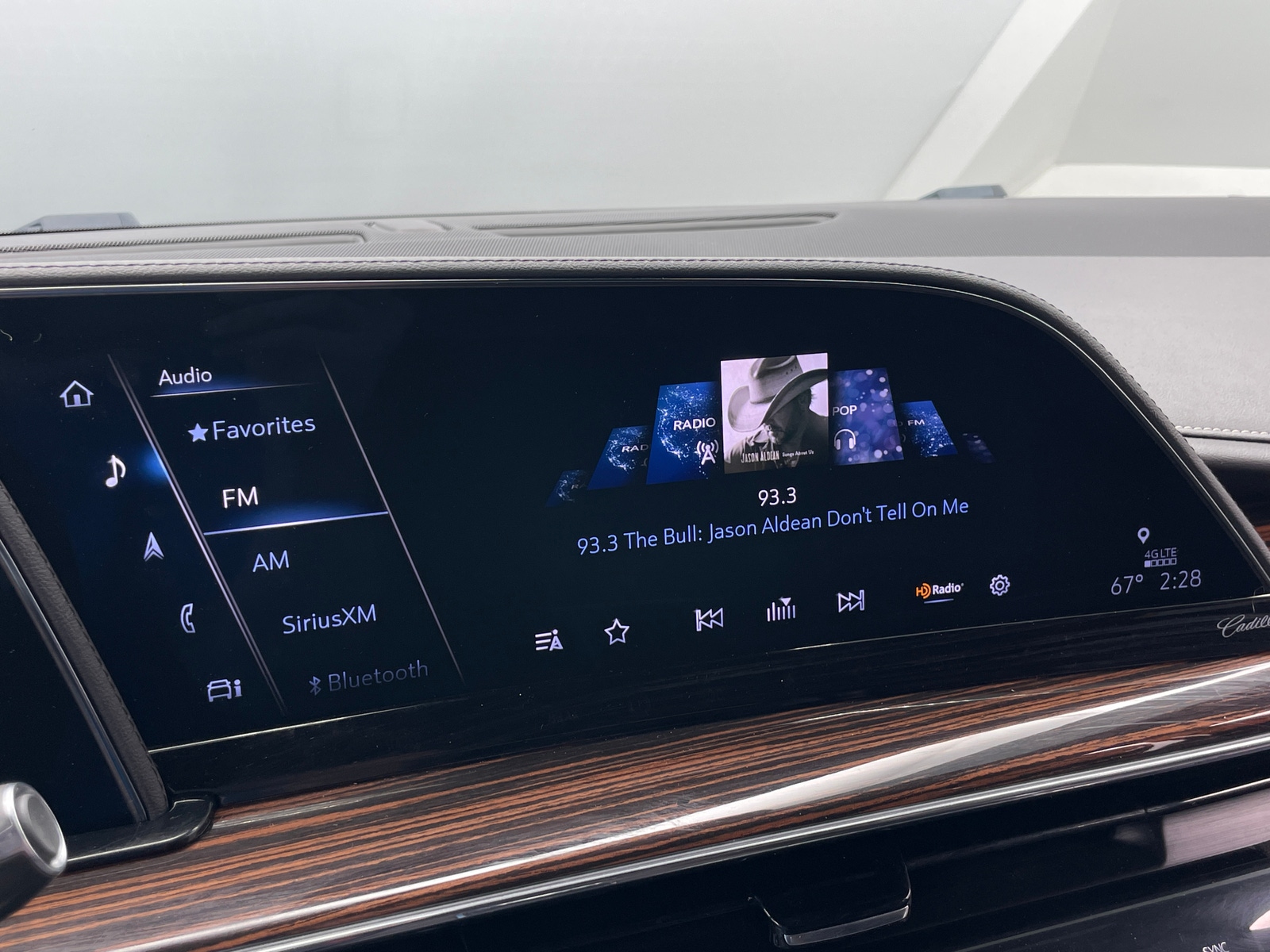Thumbnail: 2024 Cadillac Escalade - 3