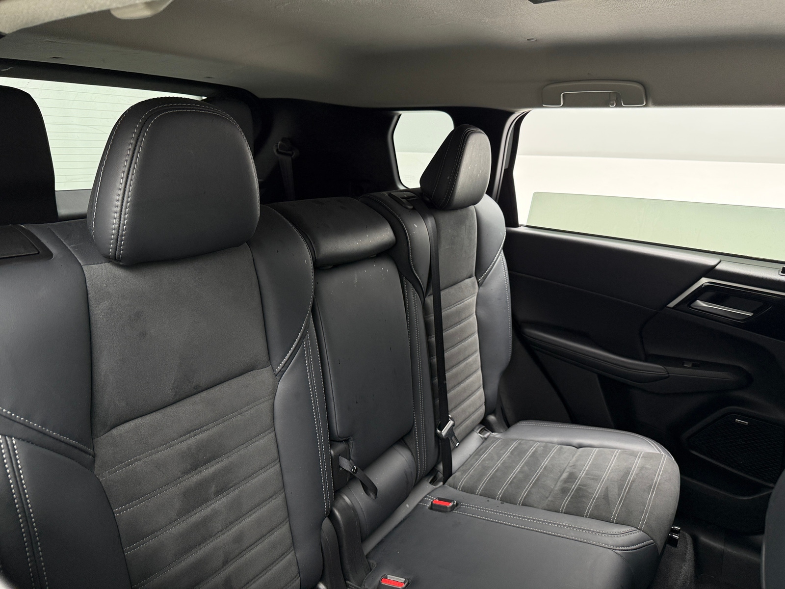 Thumbnail: 2025 Mitsubishi Outlander - 6