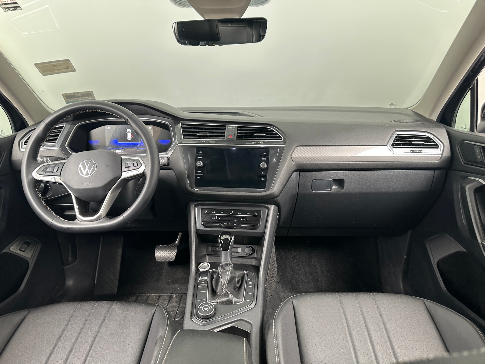 Thumbnail: 2024 Volkswagen Tiguan - 2