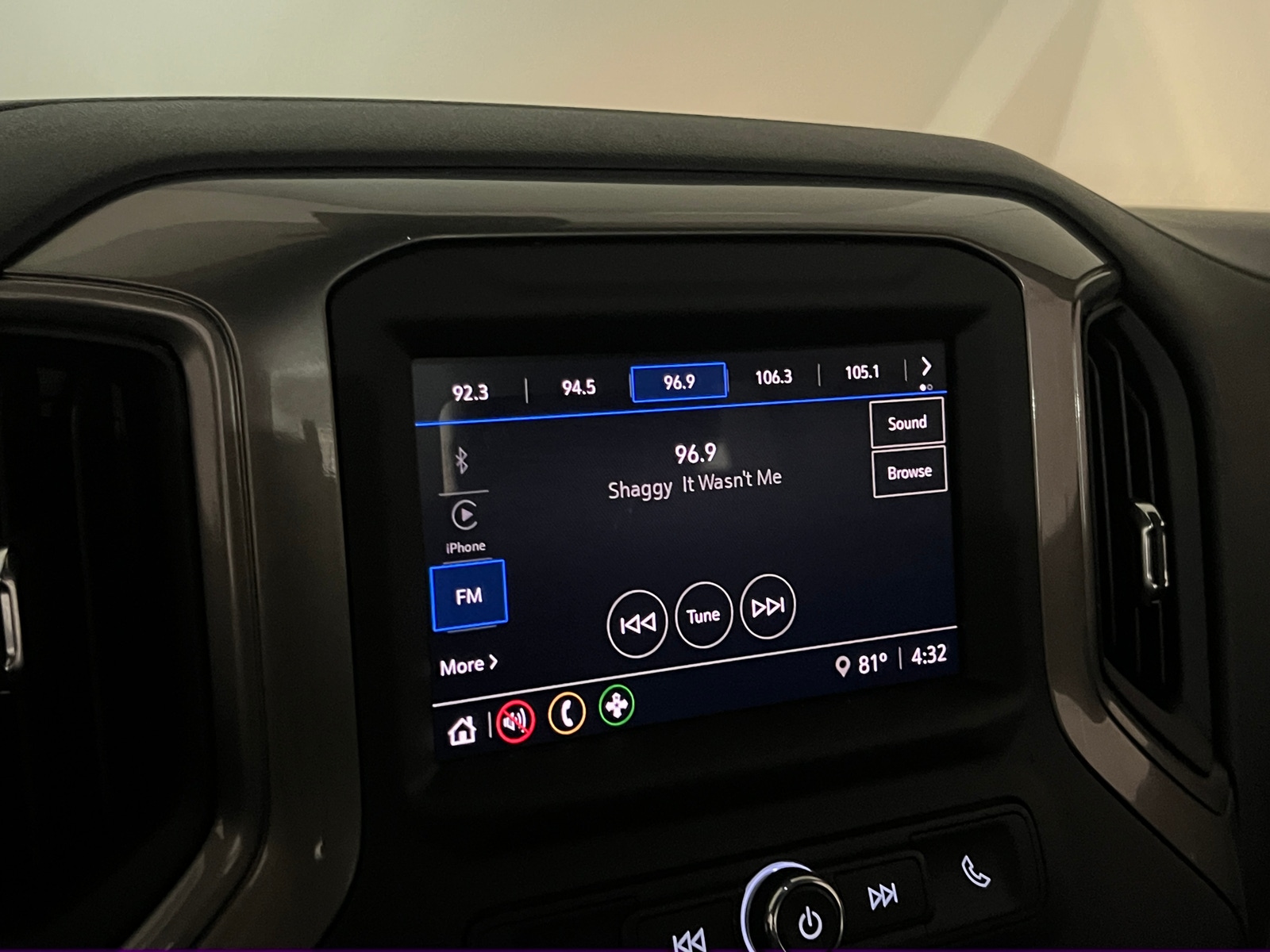 Thumbnail: 2025 Chevrolet Silverado 1500 - 2