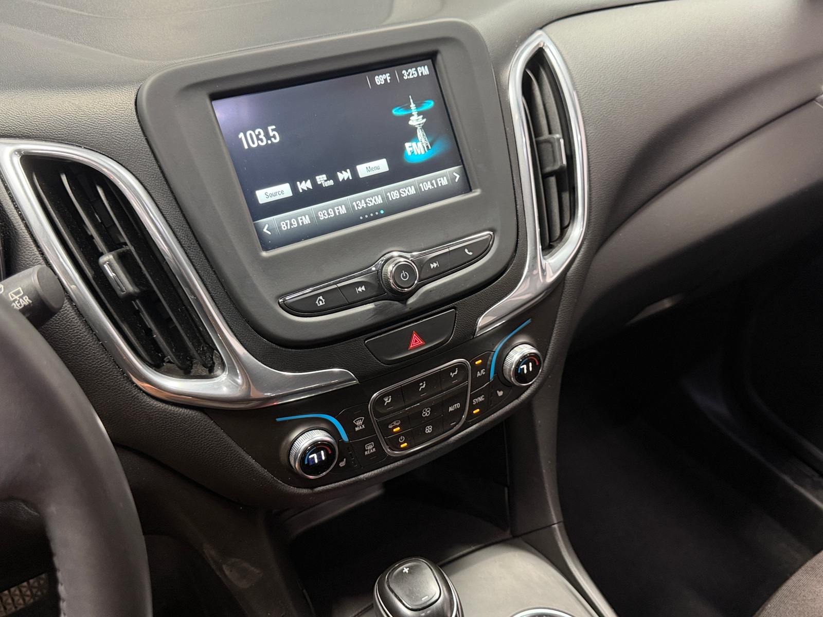 Thumbnail: 2018 Chevrolet Equinox - 4
