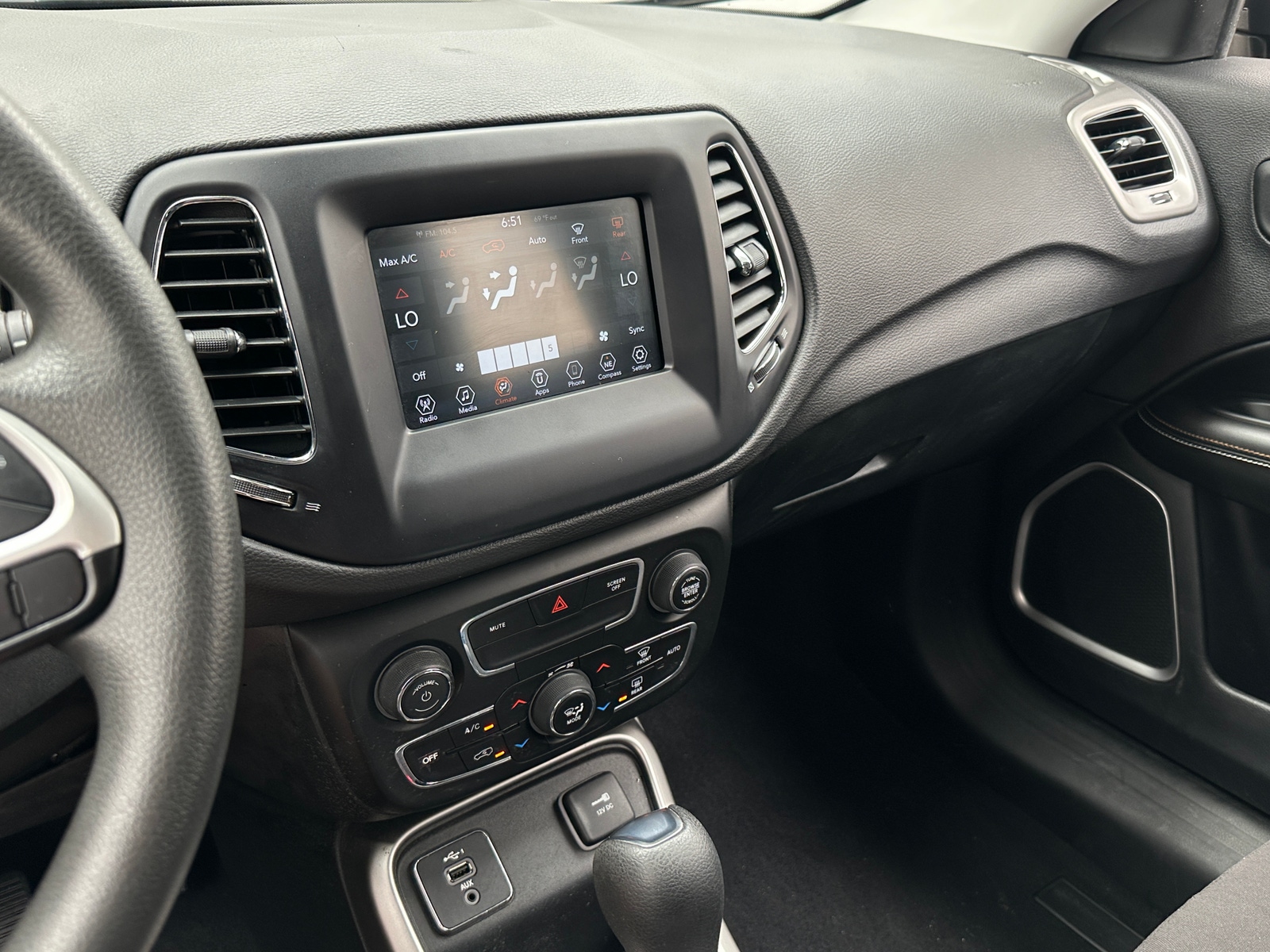 Thumbnail: 2021 Jeep Compass - 4