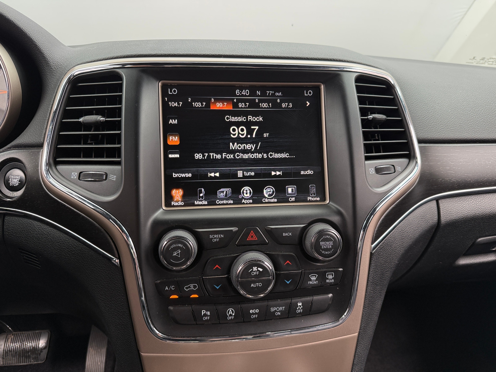 Thumbnail: 2016 Jeep Grand Cherokee - 3