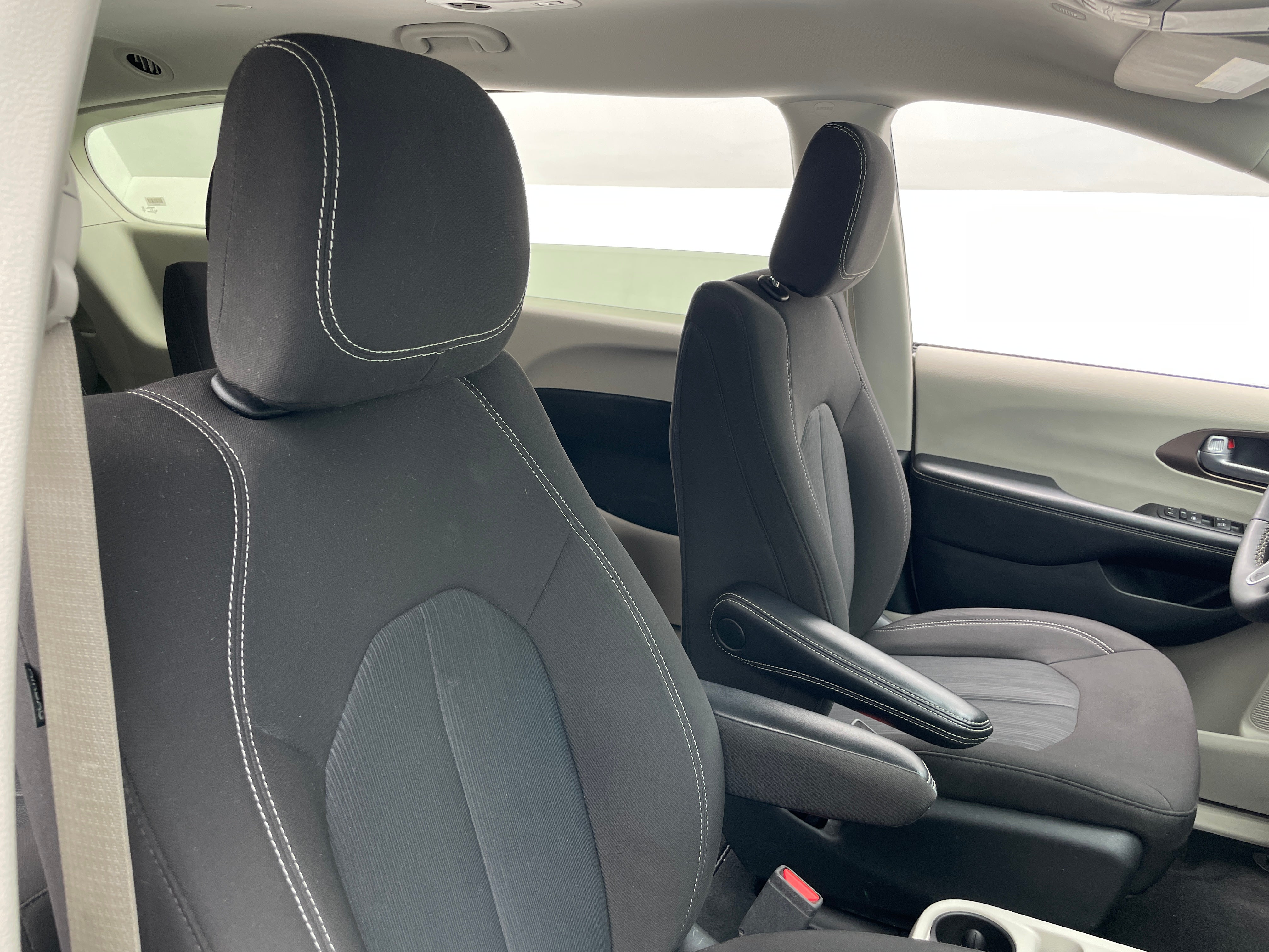 2024 Chrysler Voyager LX