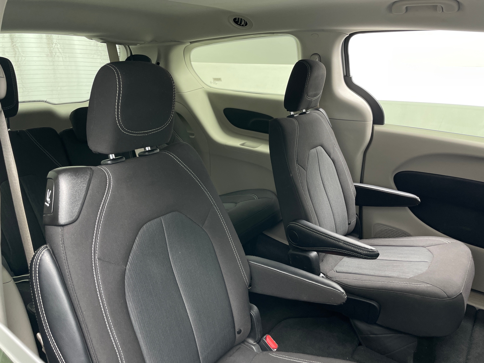 Thumbnail: 2024 Chrysler Voyager - 6