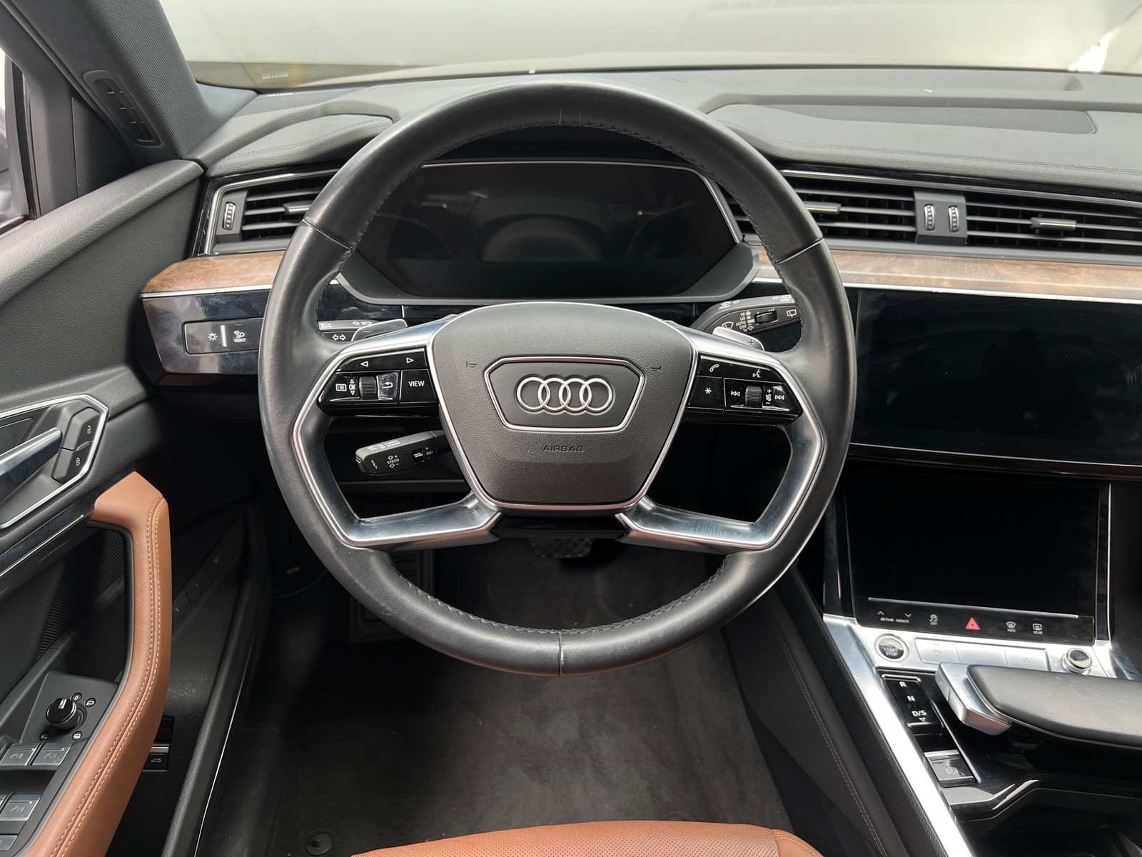 Thumbnail: 2022 Audi e-tron - 5