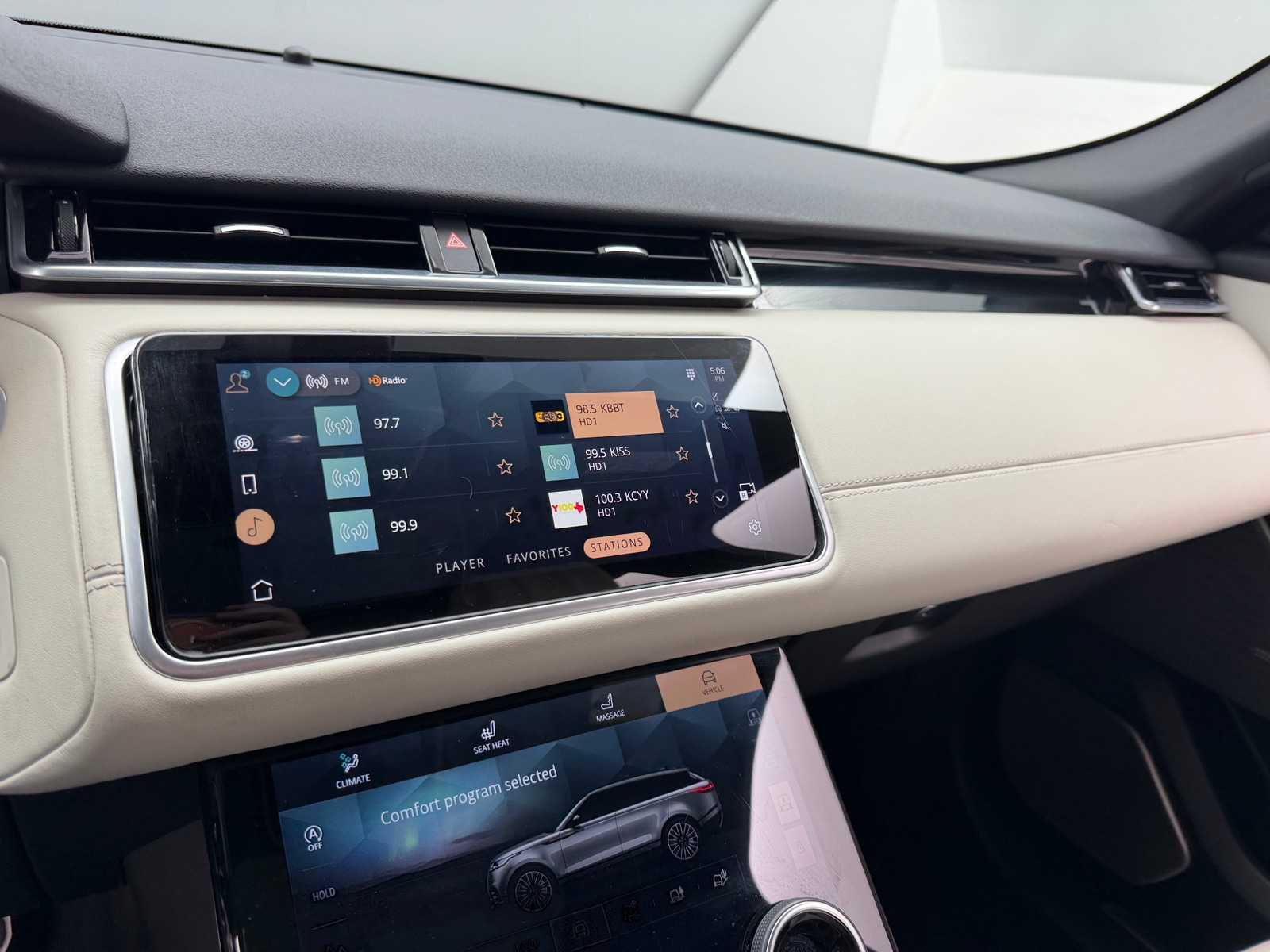 Thumbnail: 2021 Land Rover Range Rover Velar - 3