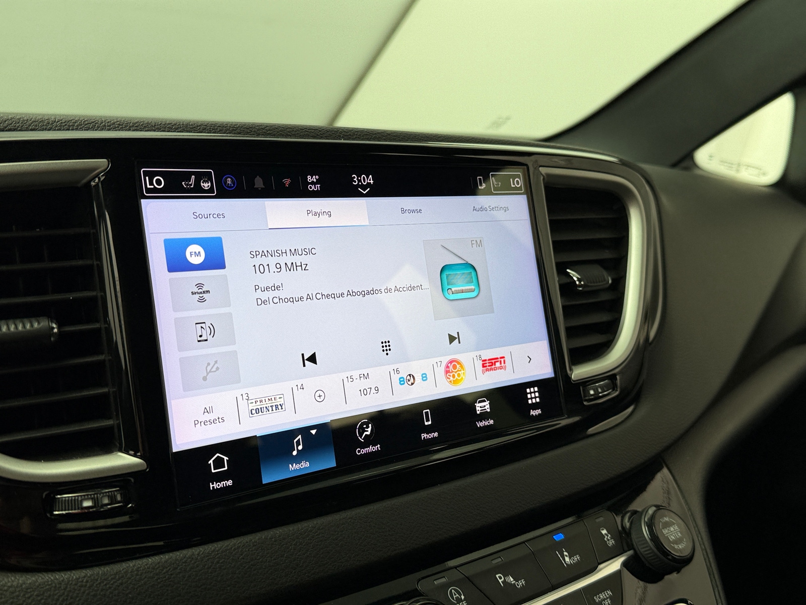 Thumbnail: 2025 Chrysler Pacifica - 3