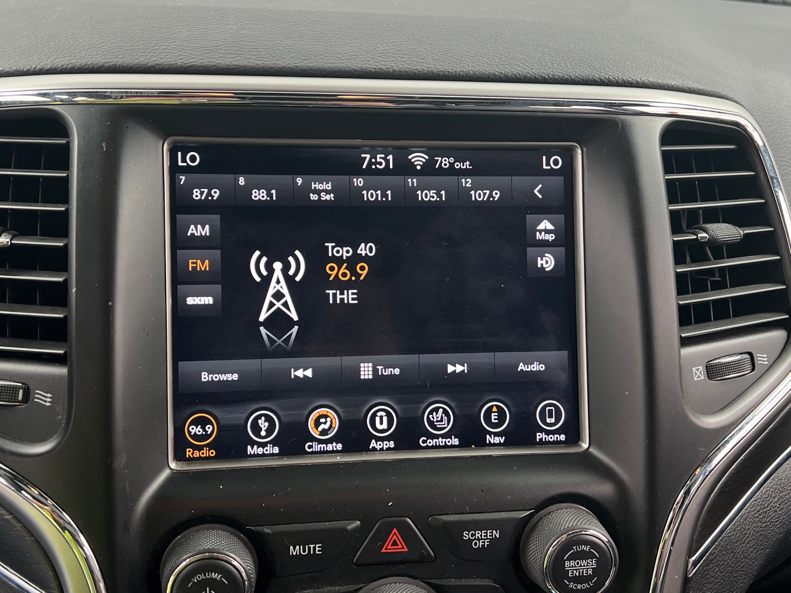 Thumbnail: 2018 Jeep Grand Cherokee - 3