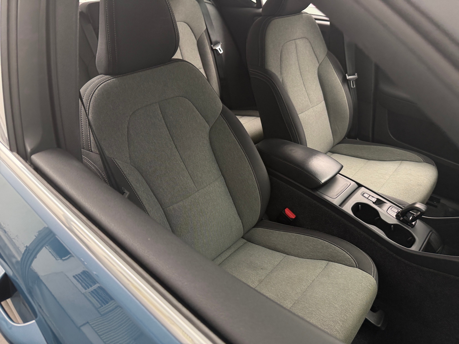 Thumbnail: 2024 Volvo XC40 - 2