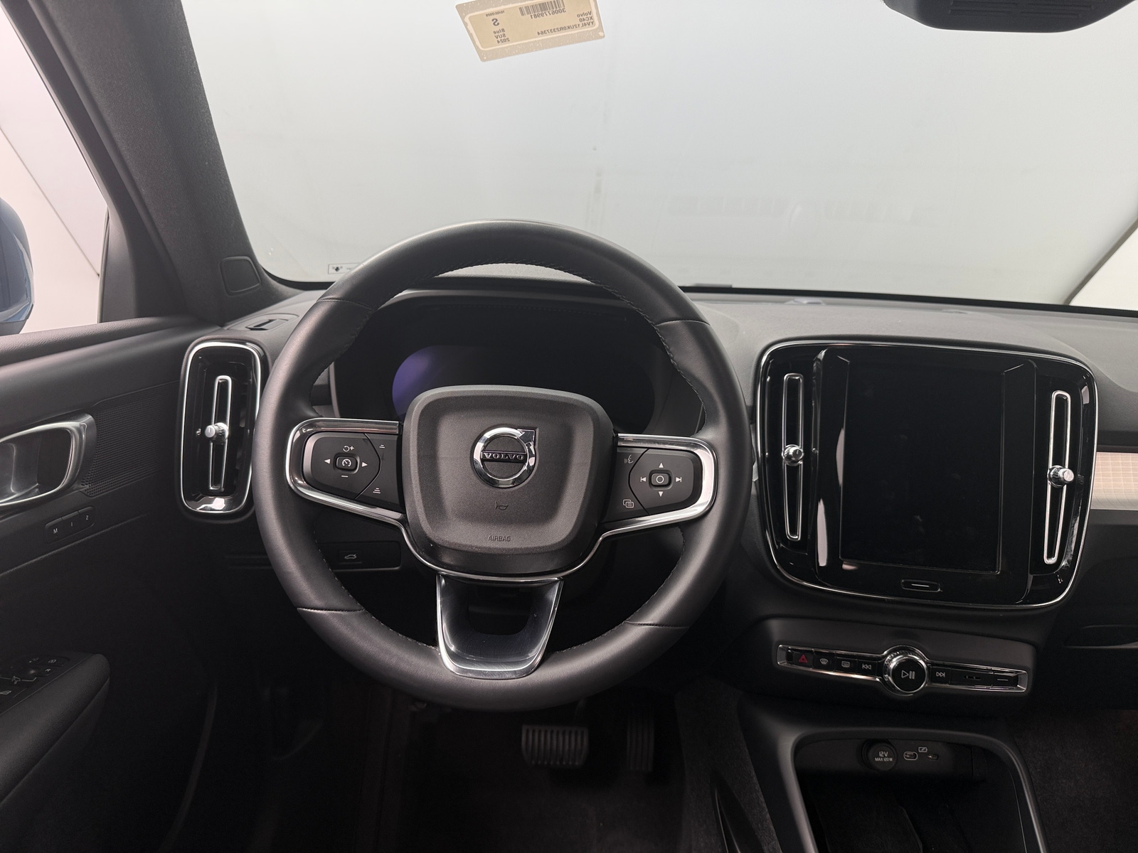 Thumbnail: 2024 Volvo XC40 - 5