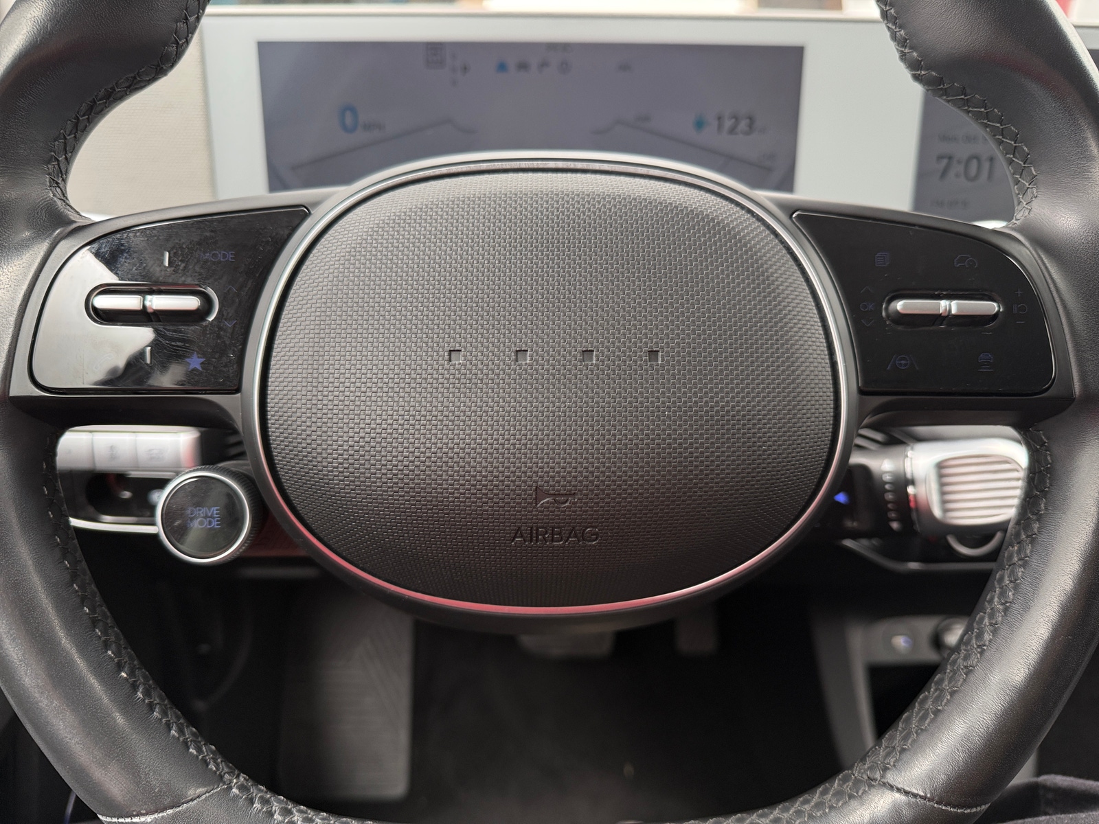 Thumbnail: 2023 Hyundai Ioniq 5 - 4