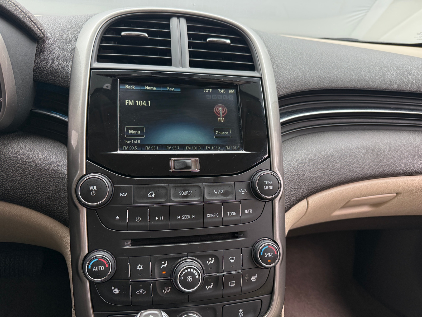 Thumbnail: 2015 Chevrolet Malibu - 3