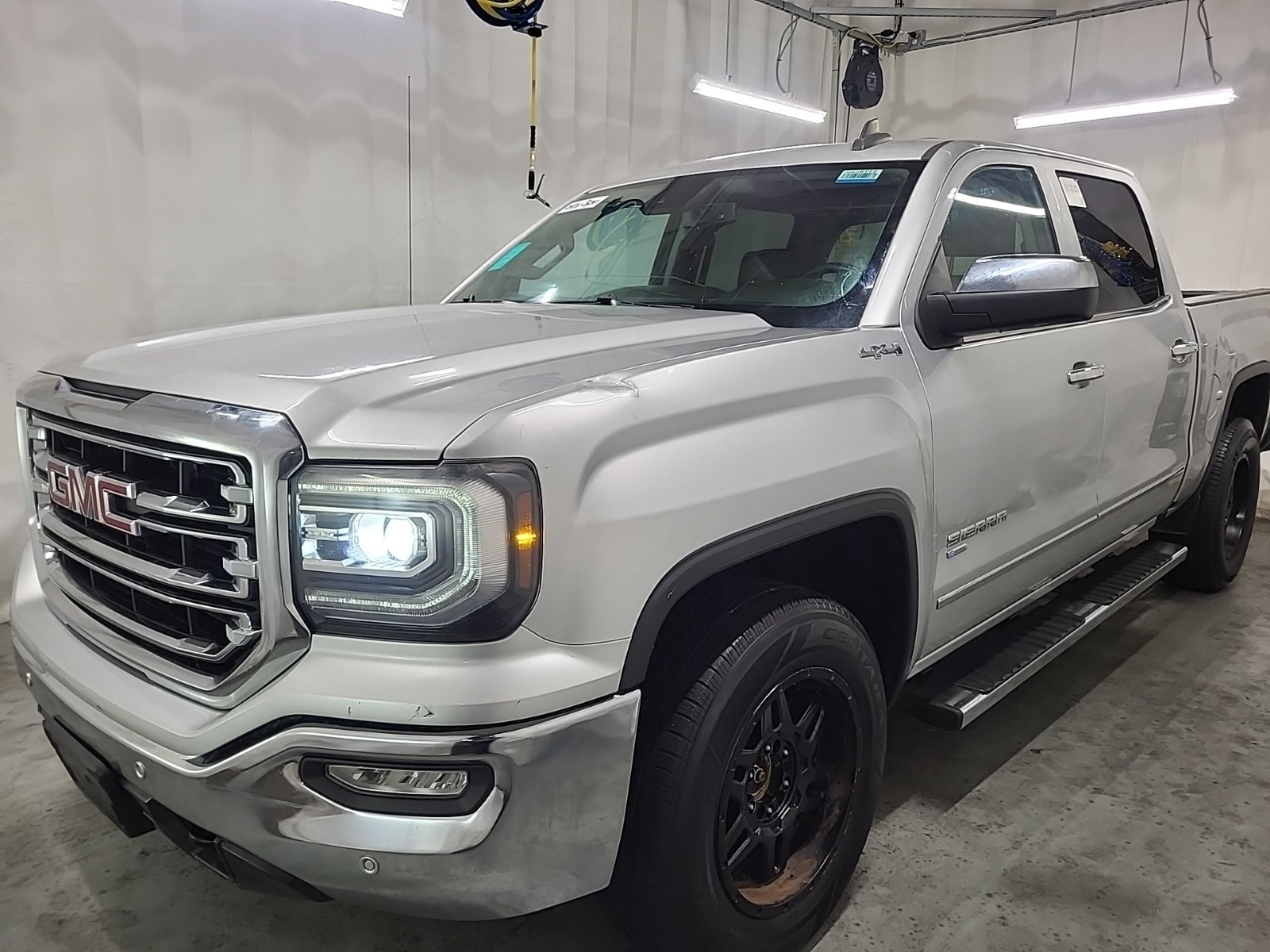 2018 GMC Sierra 1500 4WD Crew Cab 143.5" SLT