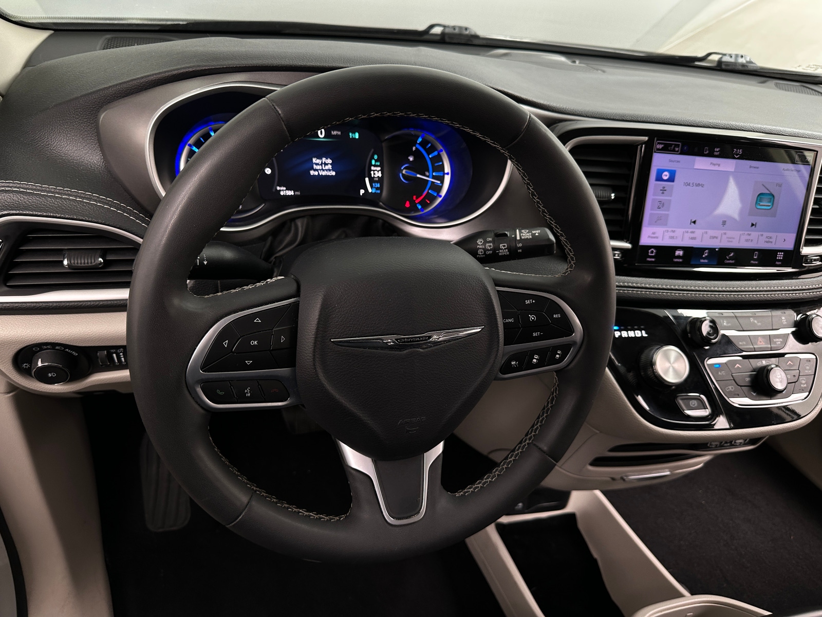 Thumbnail: 2023 Chrysler Pacifica - 4