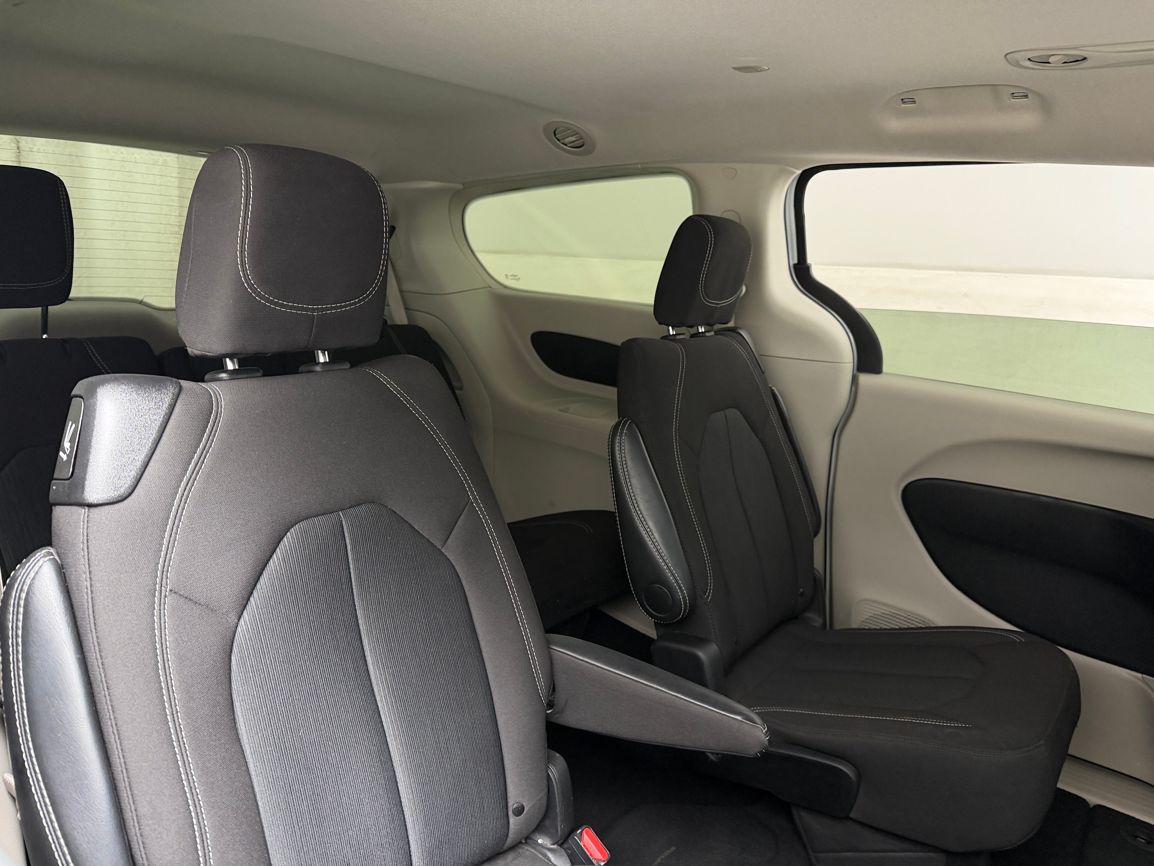 2024 Chrysler Voyager LX