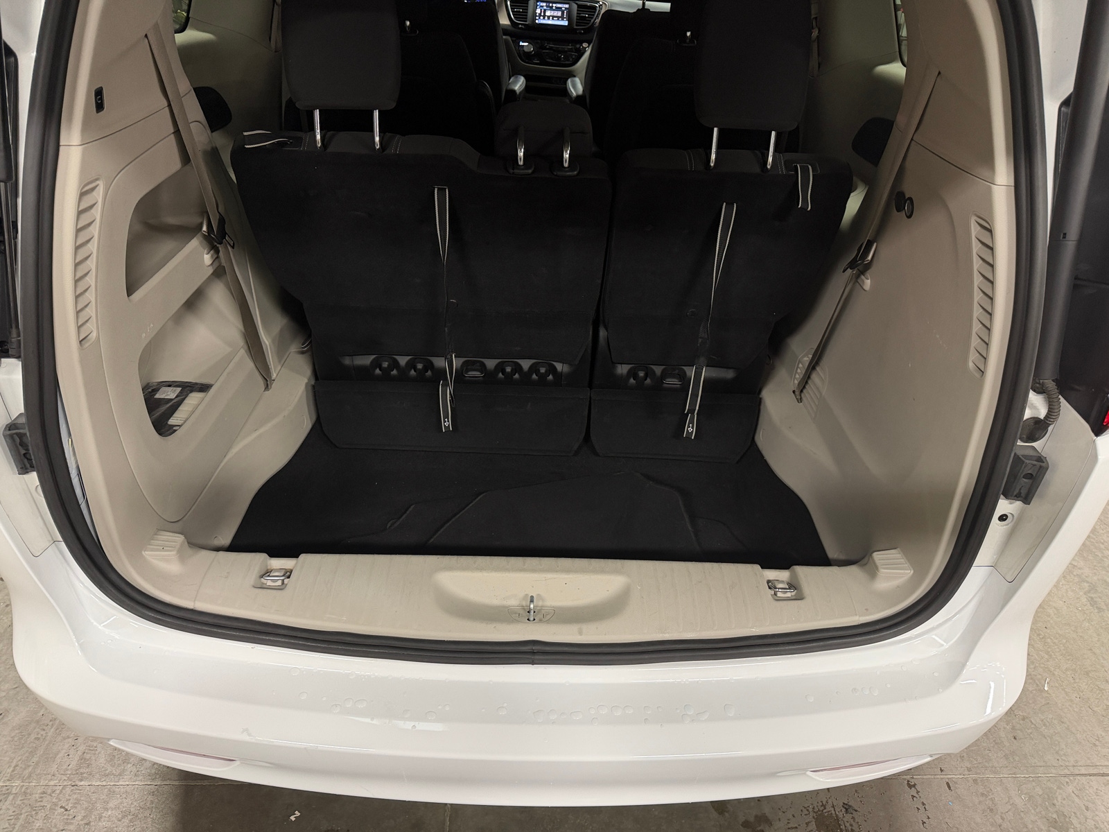 Thumbnail: 2024 Chrysler Voyager - 7