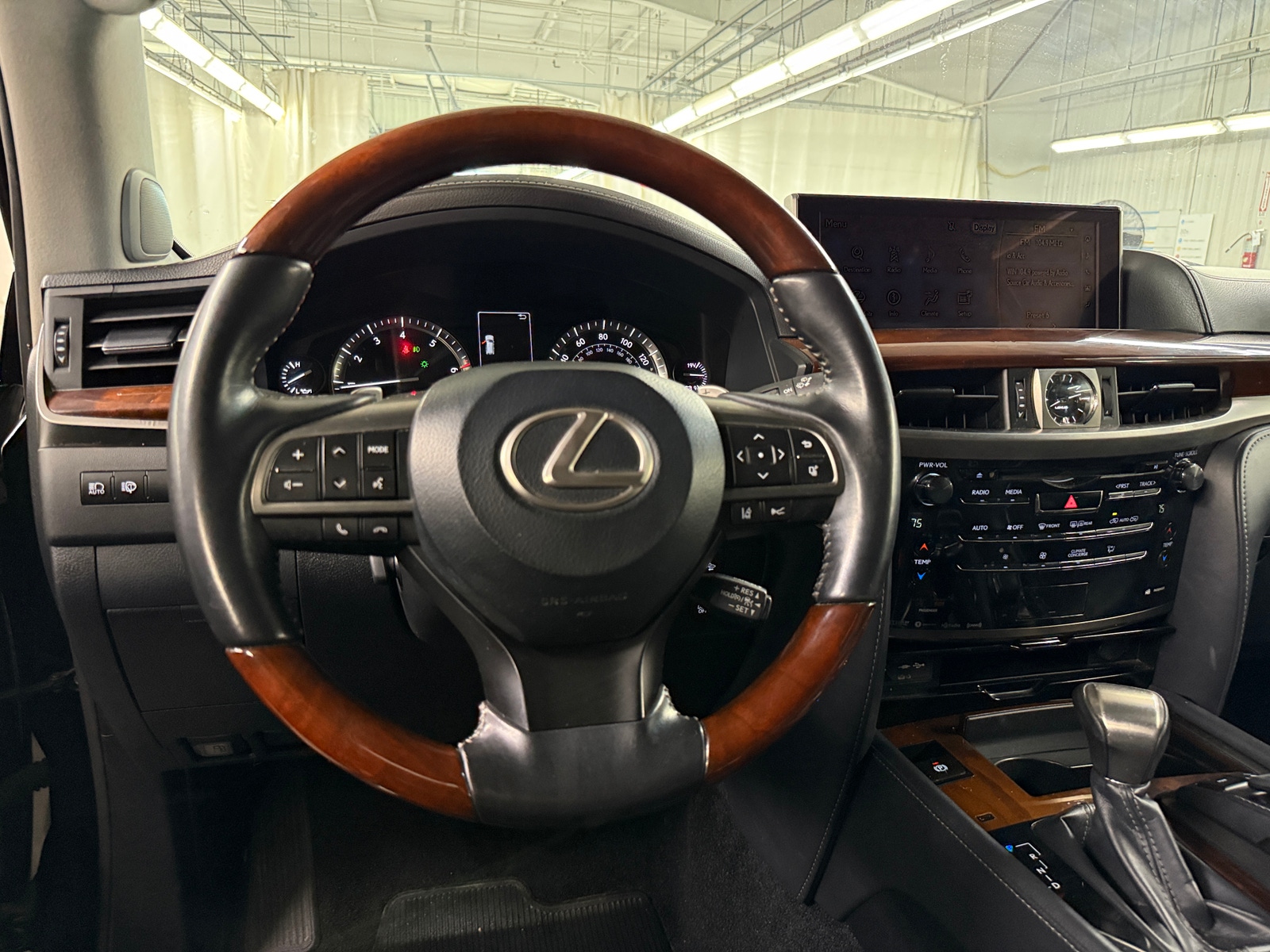 Thumbnail: 2019 Lexus LX - 4