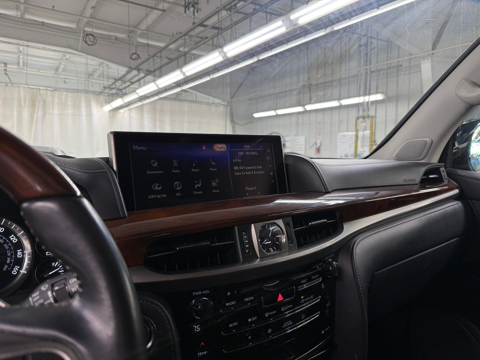 Thumbnail: 2019 Lexus LX - 3