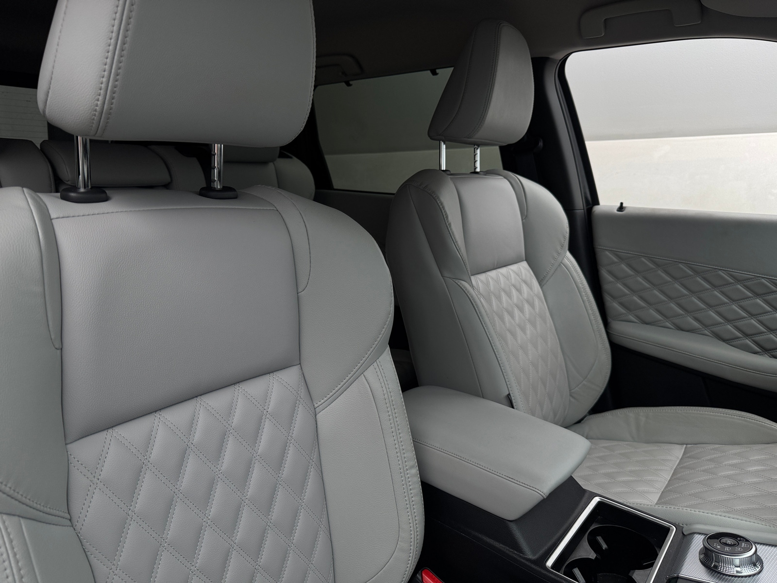 Thumbnail: 2024 Mitsubishi Outlander - 2