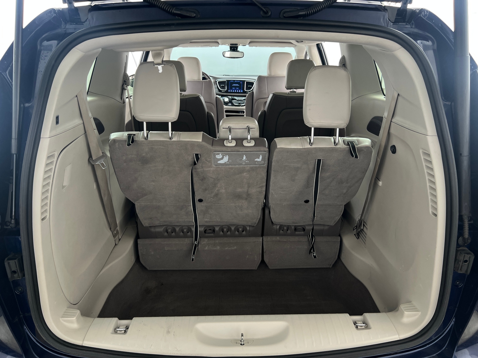 Thumbnail: 2017 Chrysler Pacifica - 6