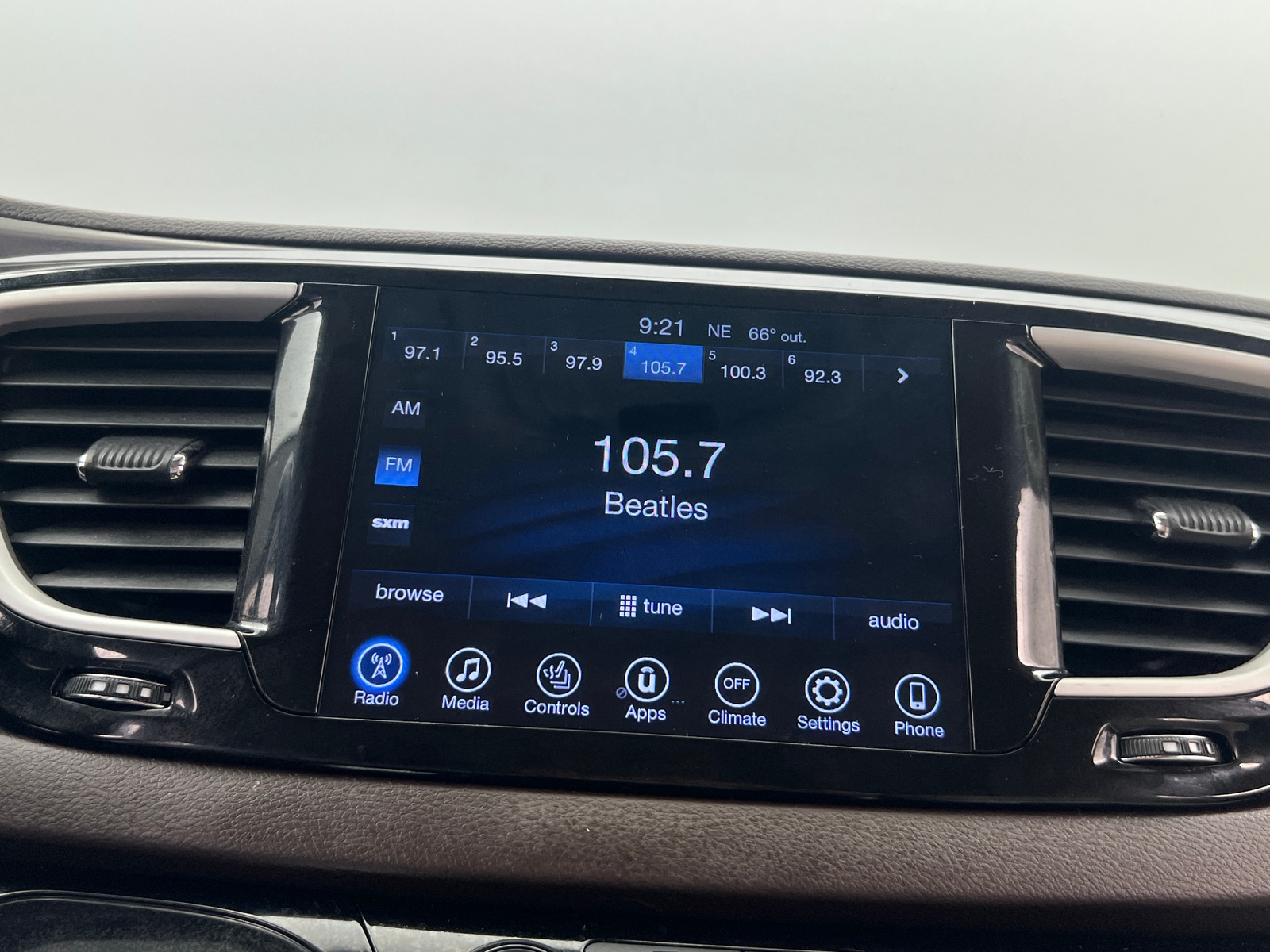Thumbnail: 2017 Chrysler Pacifica - 3