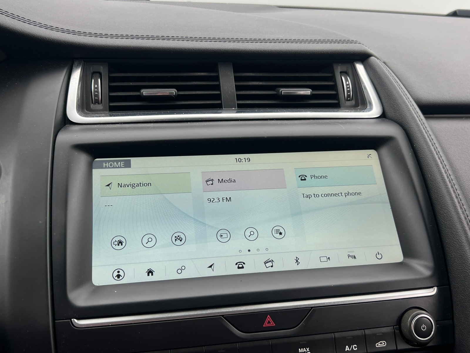Thumbnail: 2019 Jaguar E-Pace - 3