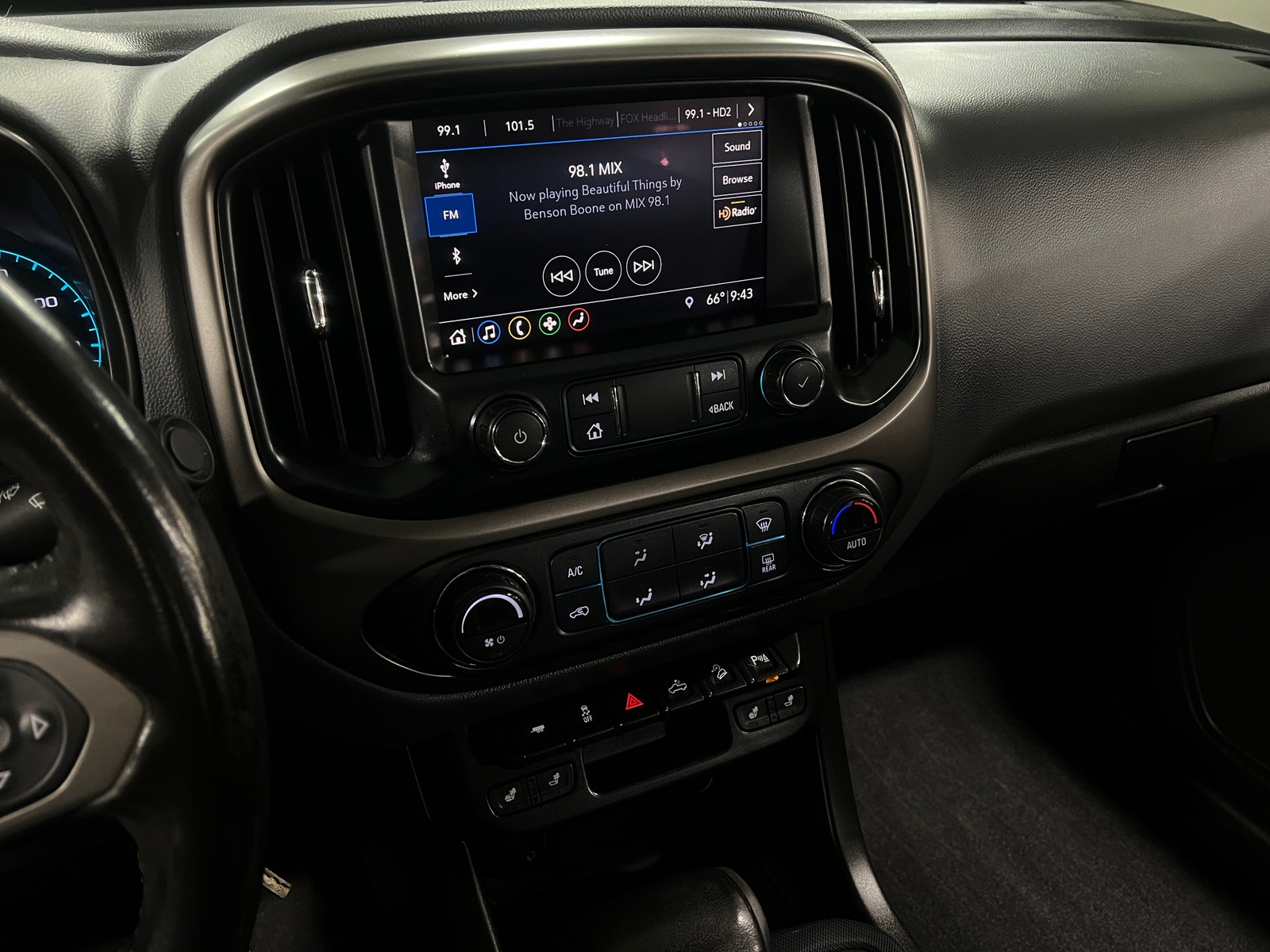 Thumbnail: 2021 Chevrolet Colorado - 3