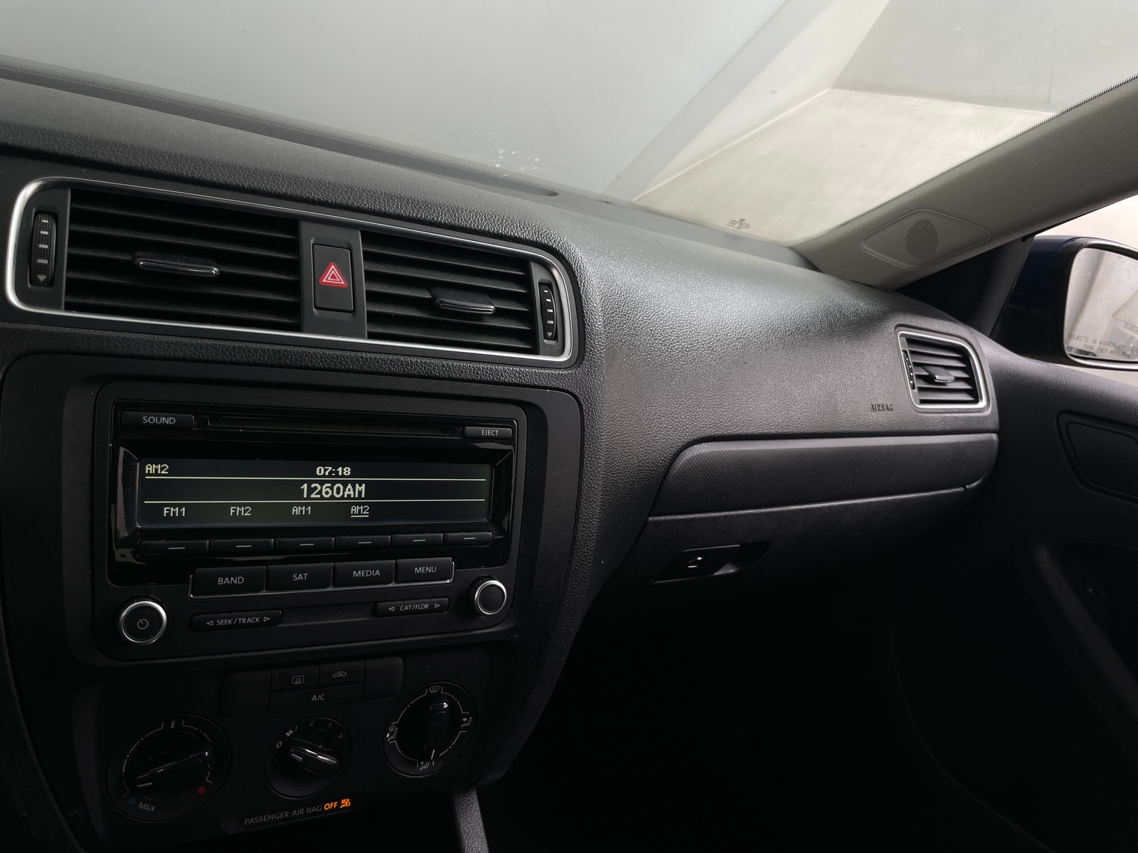 Thumbnail: 2014 Volkswagen Jetta - 3