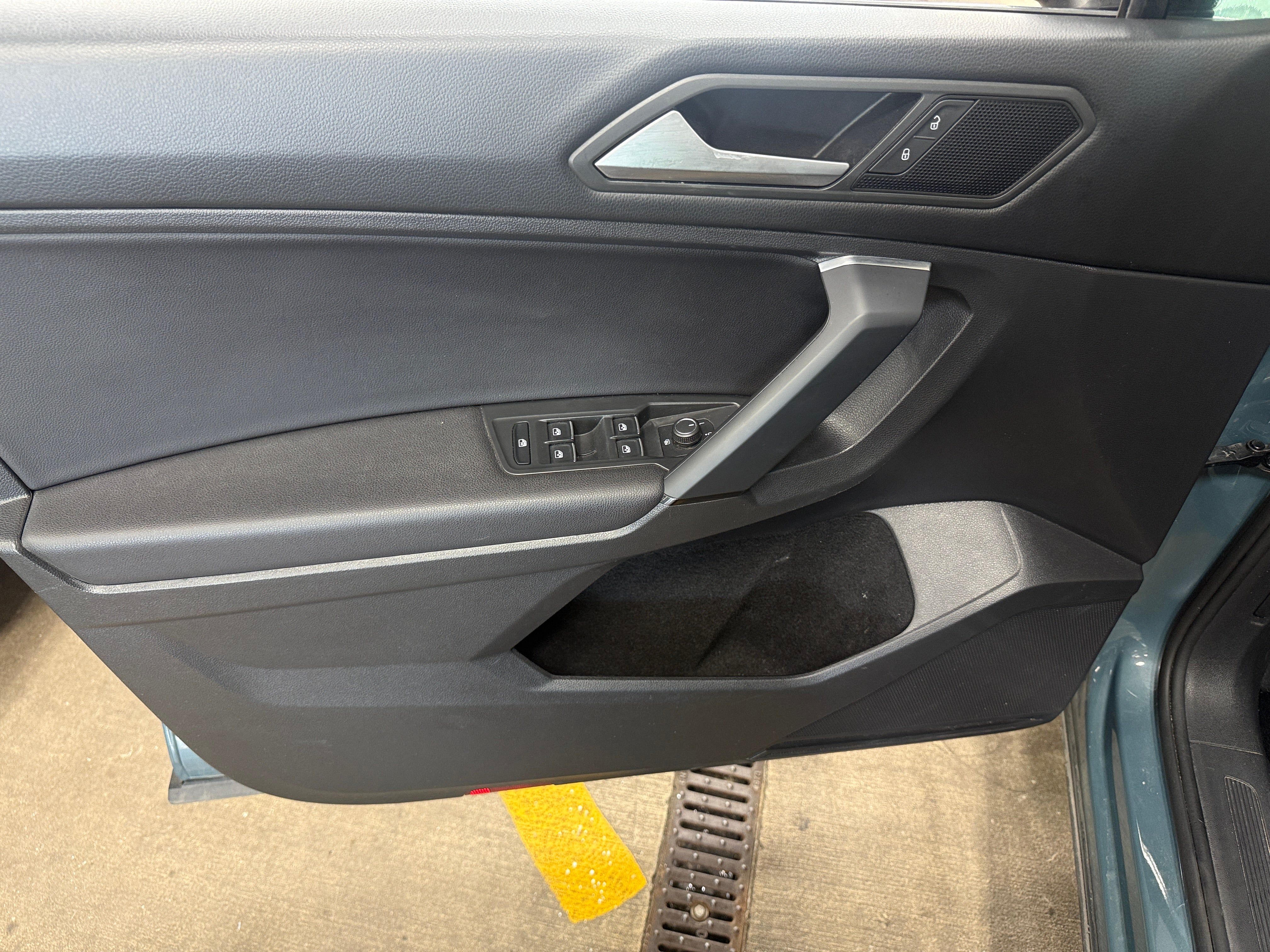 2019 Volkswagen Tiguan SE - Photo 2