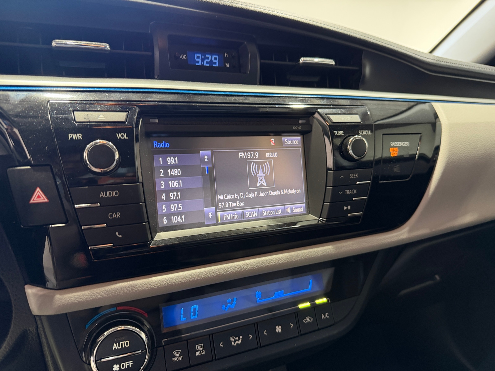 Thumbnail: 2015 Toyota Corolla - 4