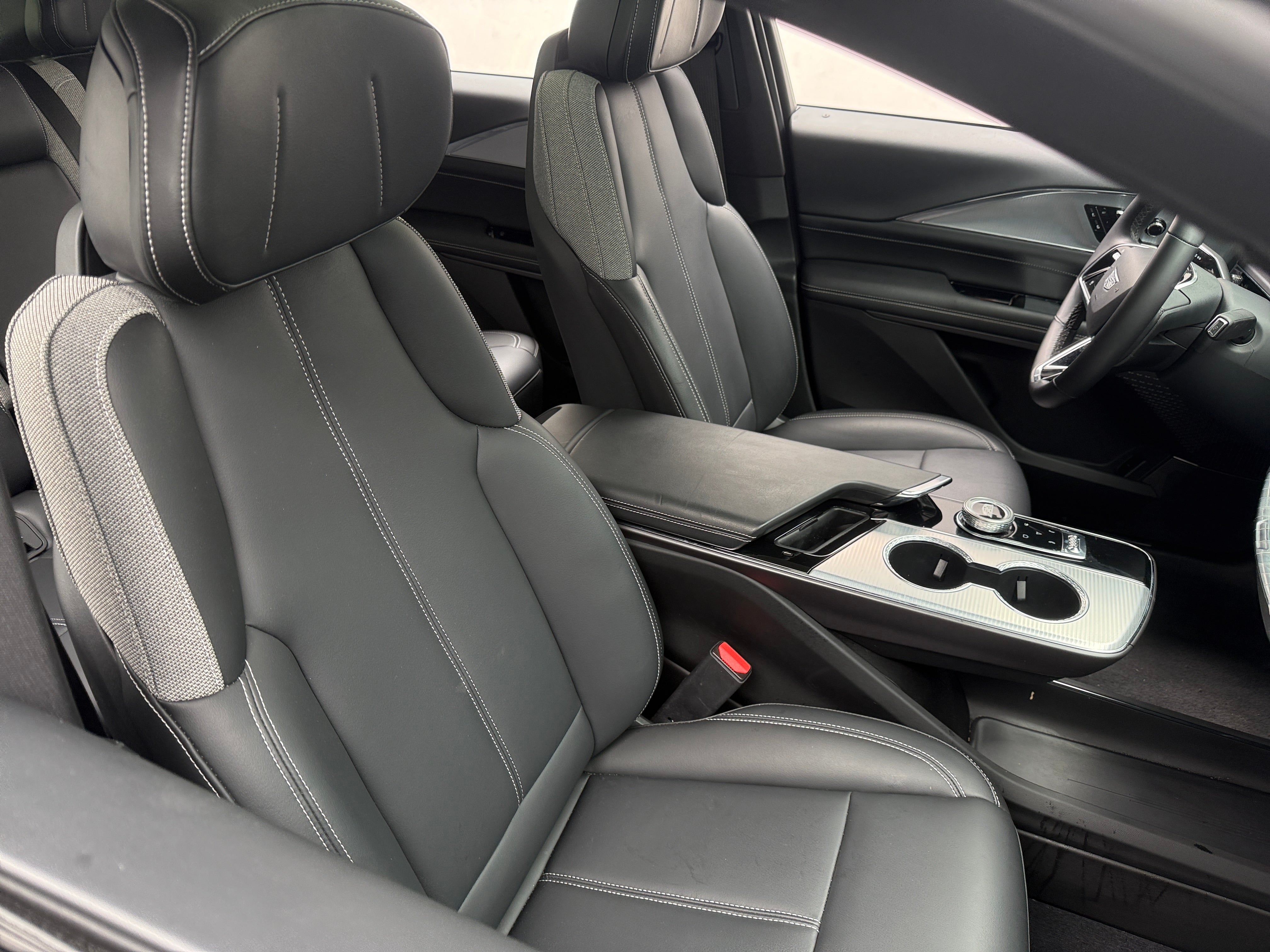 2024 Cadillac LYRIQ Tech
