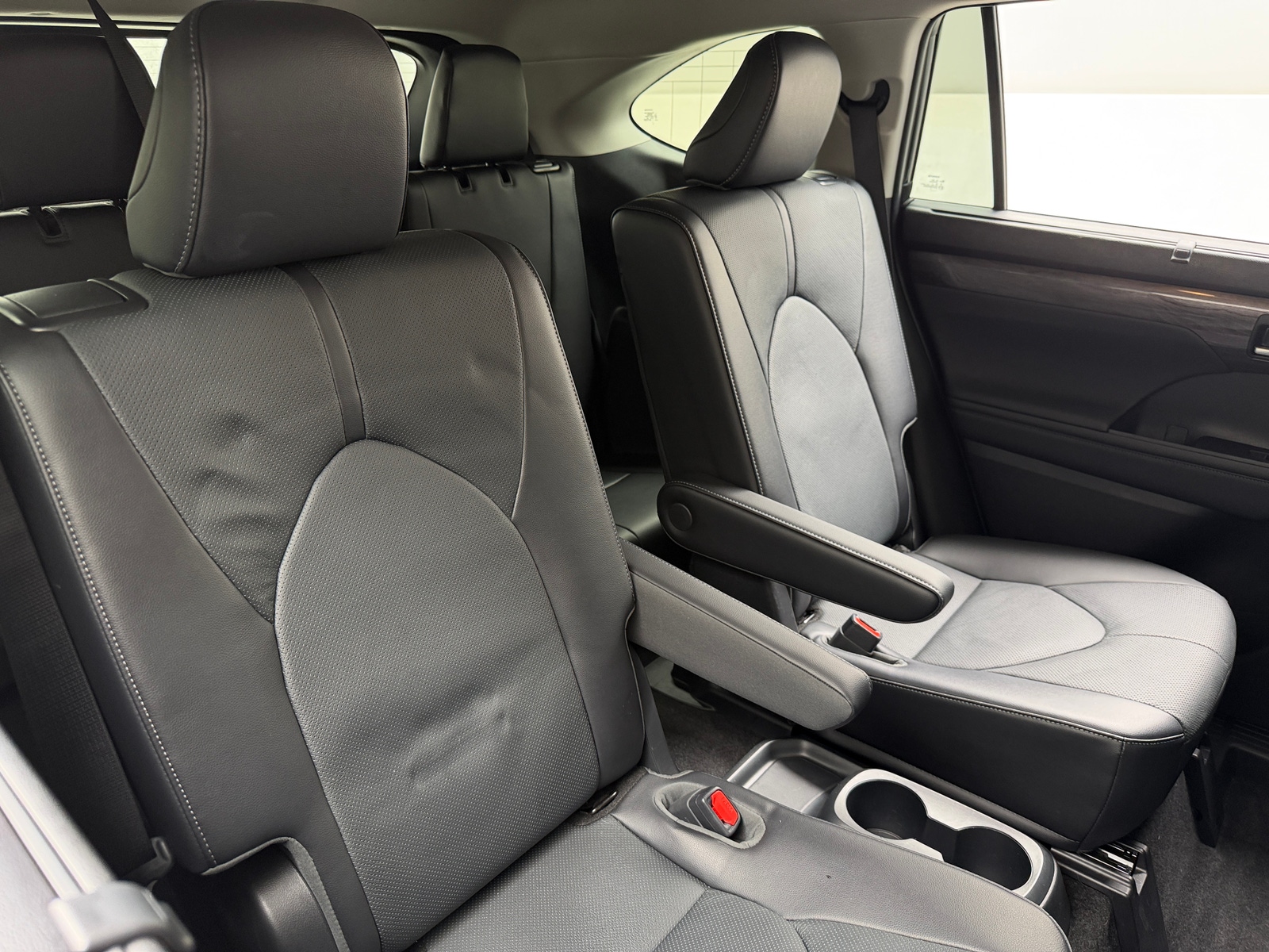 Thumbnail: 2023 Toyota Highlander - 5