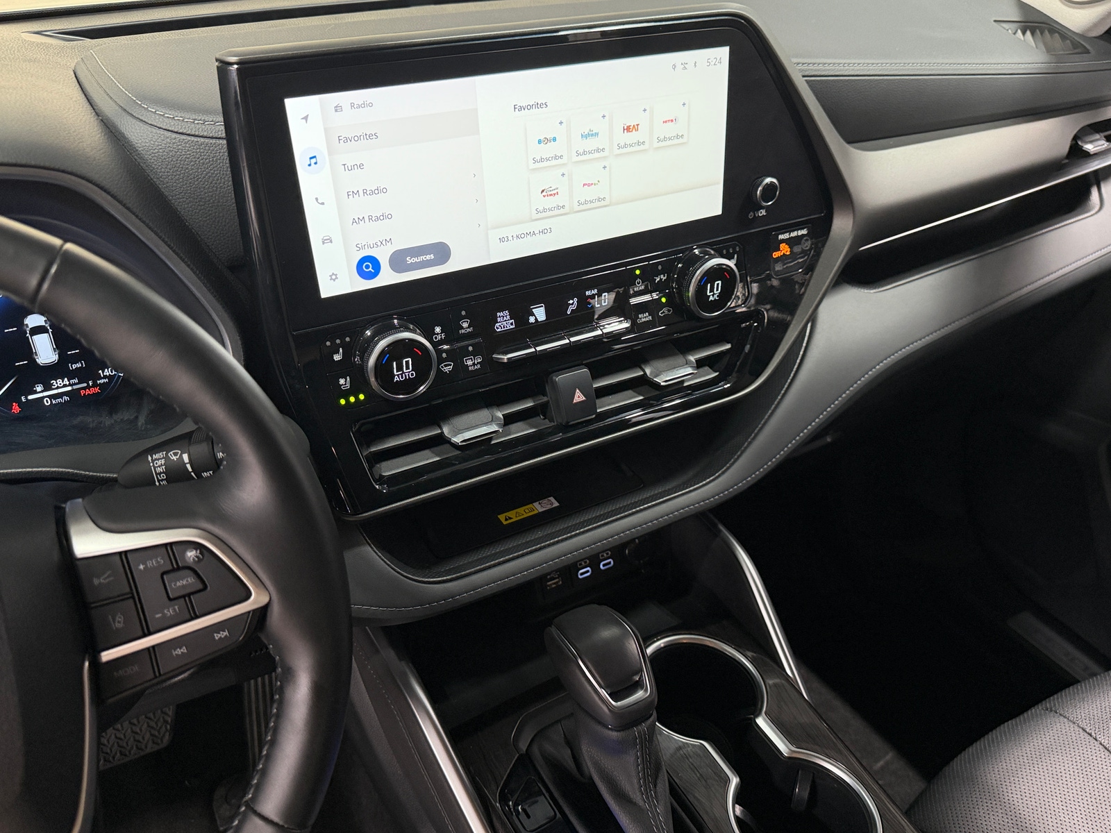 Thumbnail: 2023 Toyota Highlander - 3