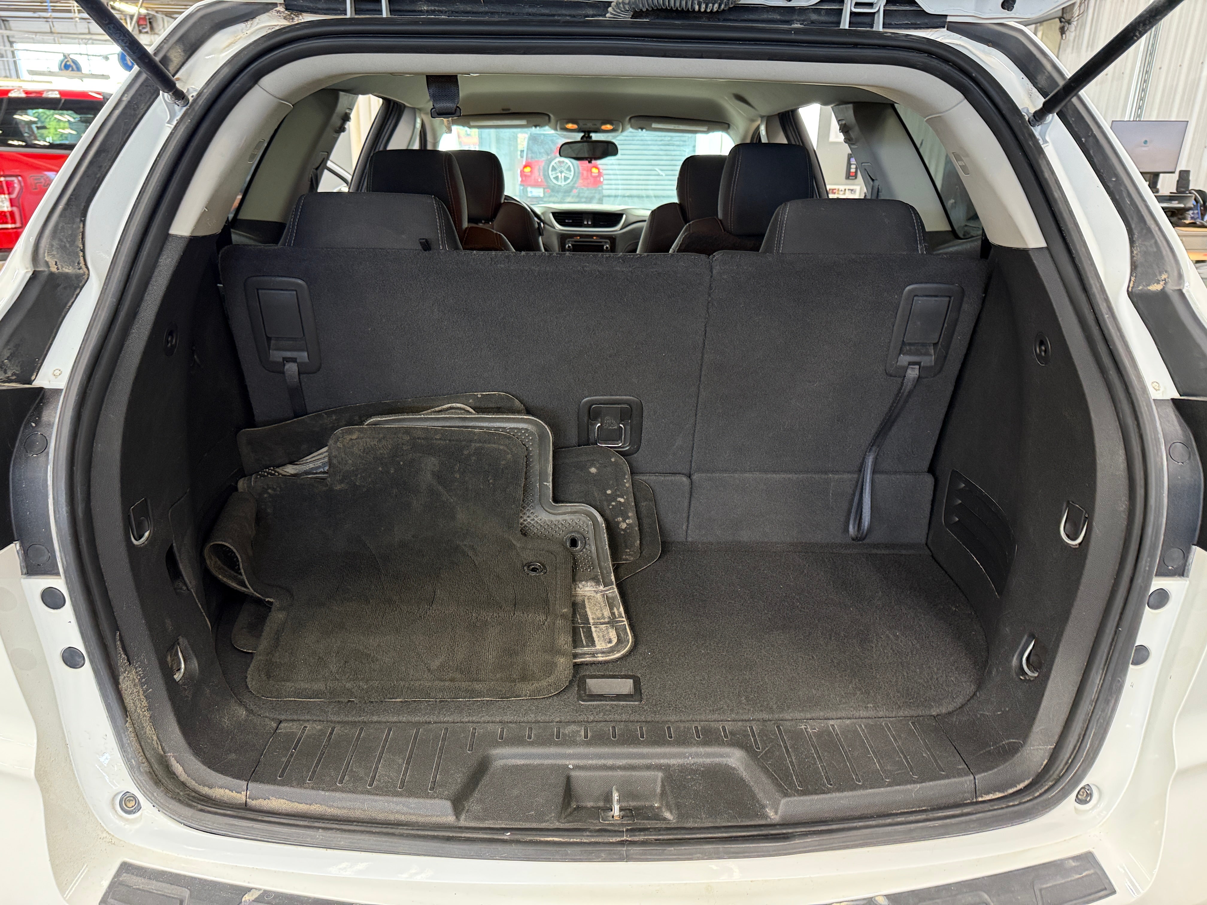 Used 2016 Chevrolet Traverse 1LT with VIN 1GNKRGKDXGJ228185 for sale in Pewaukee, WI