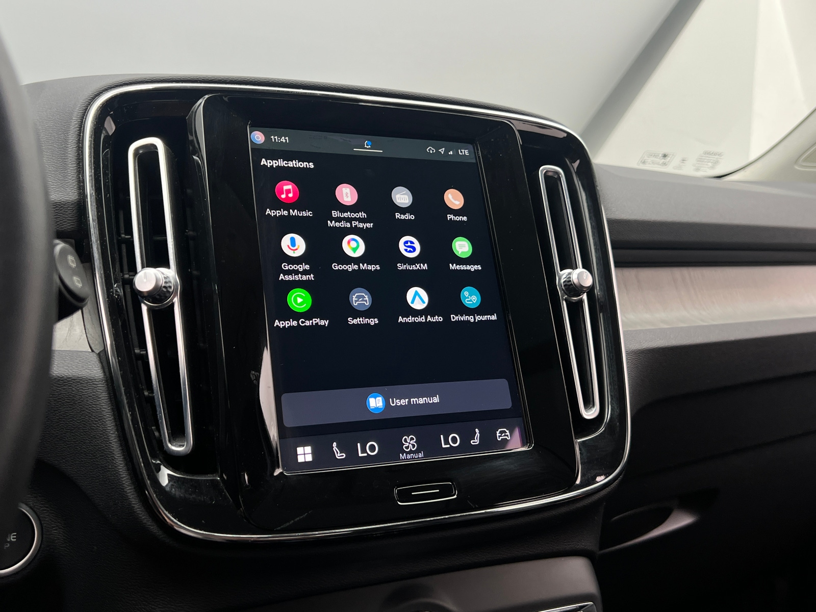 Thumbnail: 2024 Volvo XC40 - 3