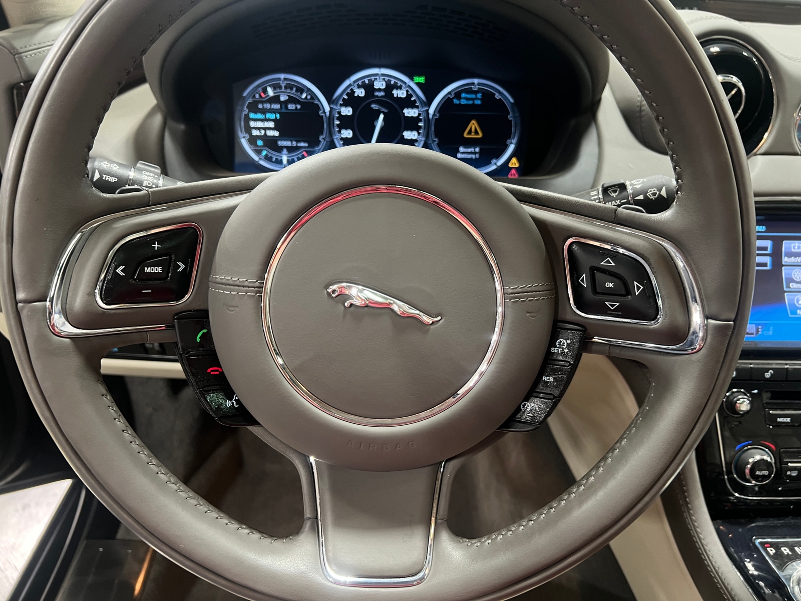 Thumbnail: 2011 Jaguar XJ - 4