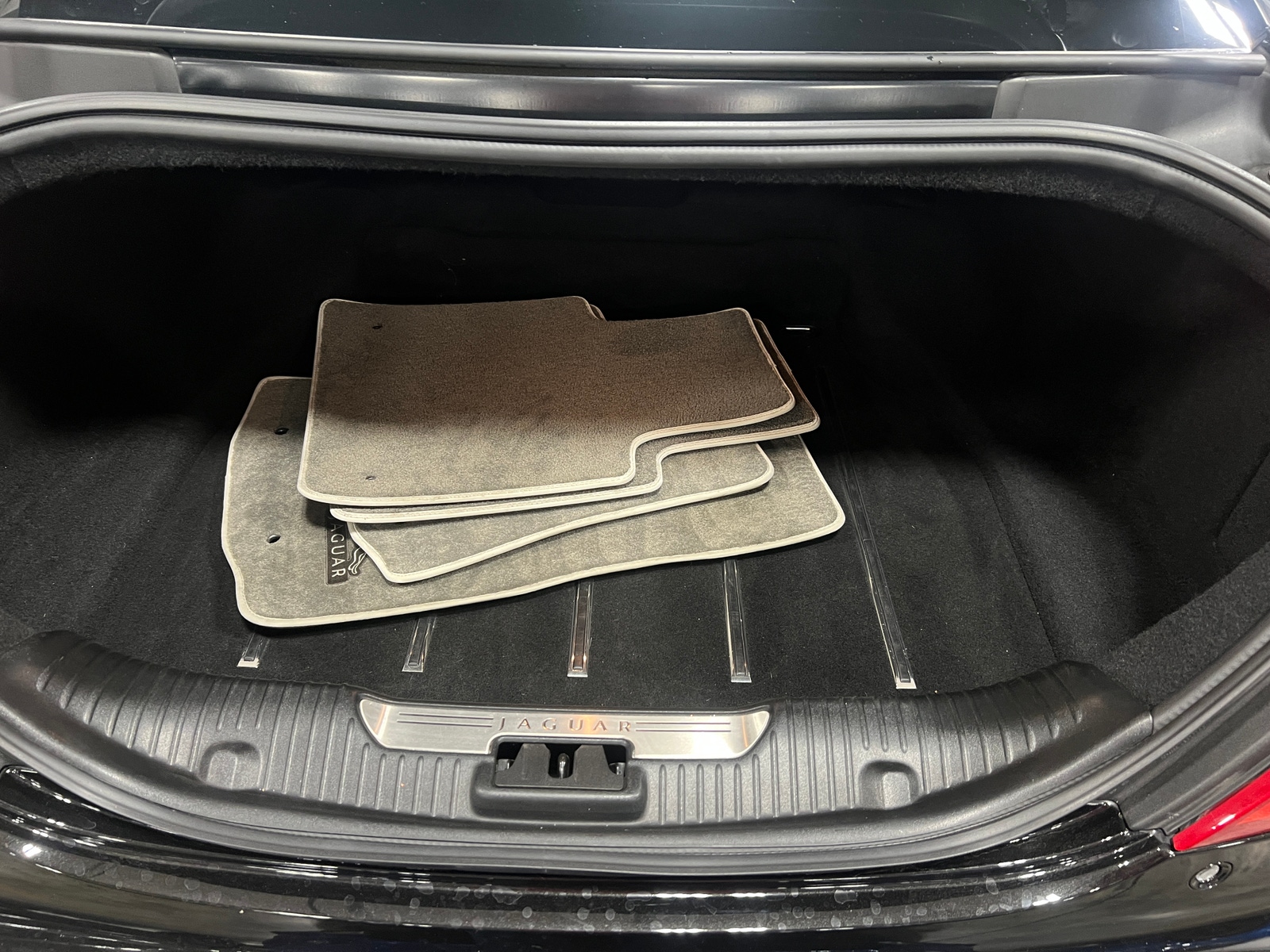 Thumbnail: 2011 Jaguar XJ - 6