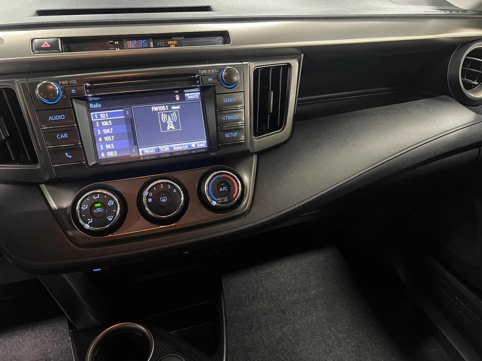 Thumbnail: 2015 Toyota RAV4 - 4