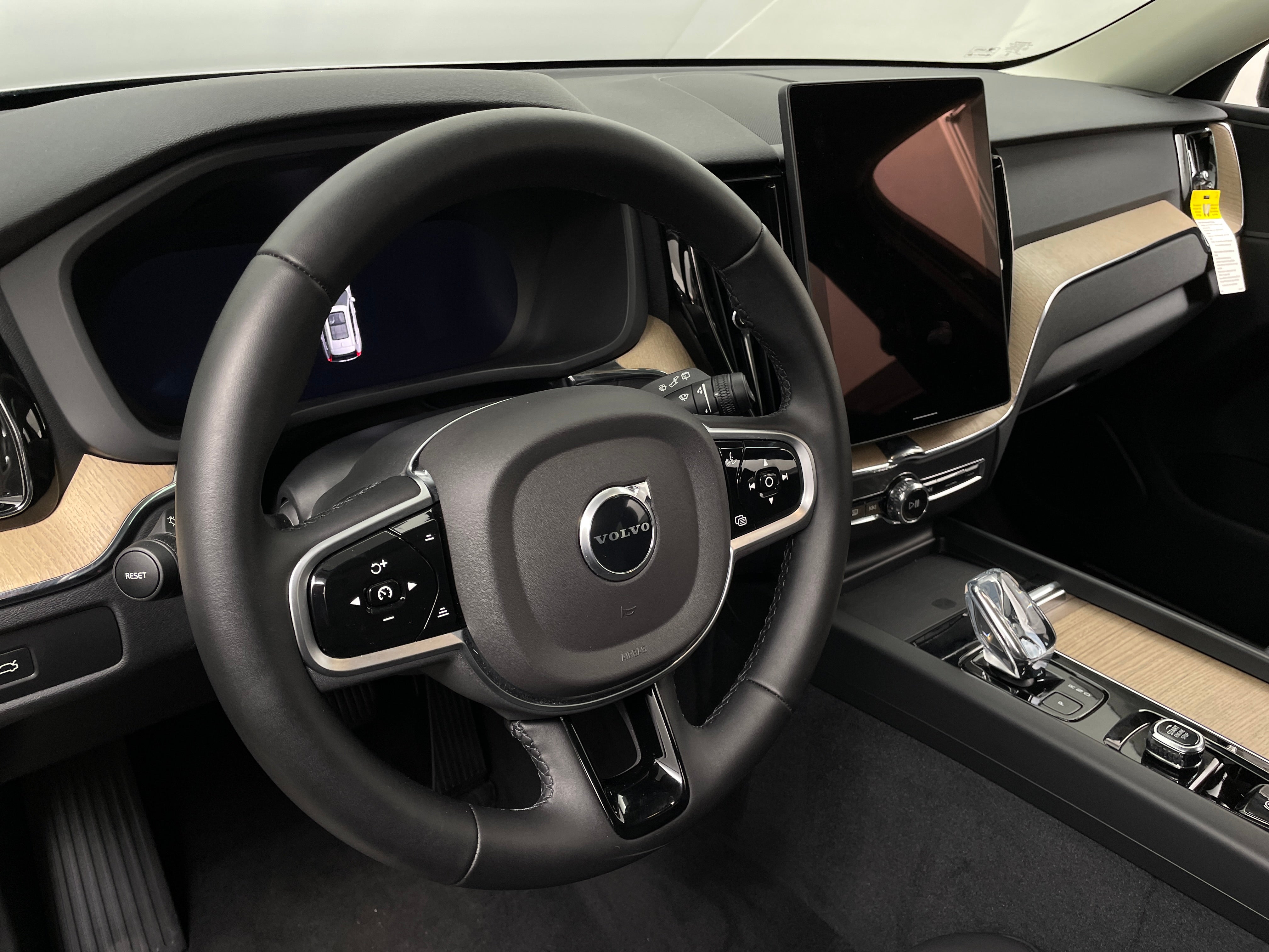 2026 Volvo XC60 Plus - Photo 2