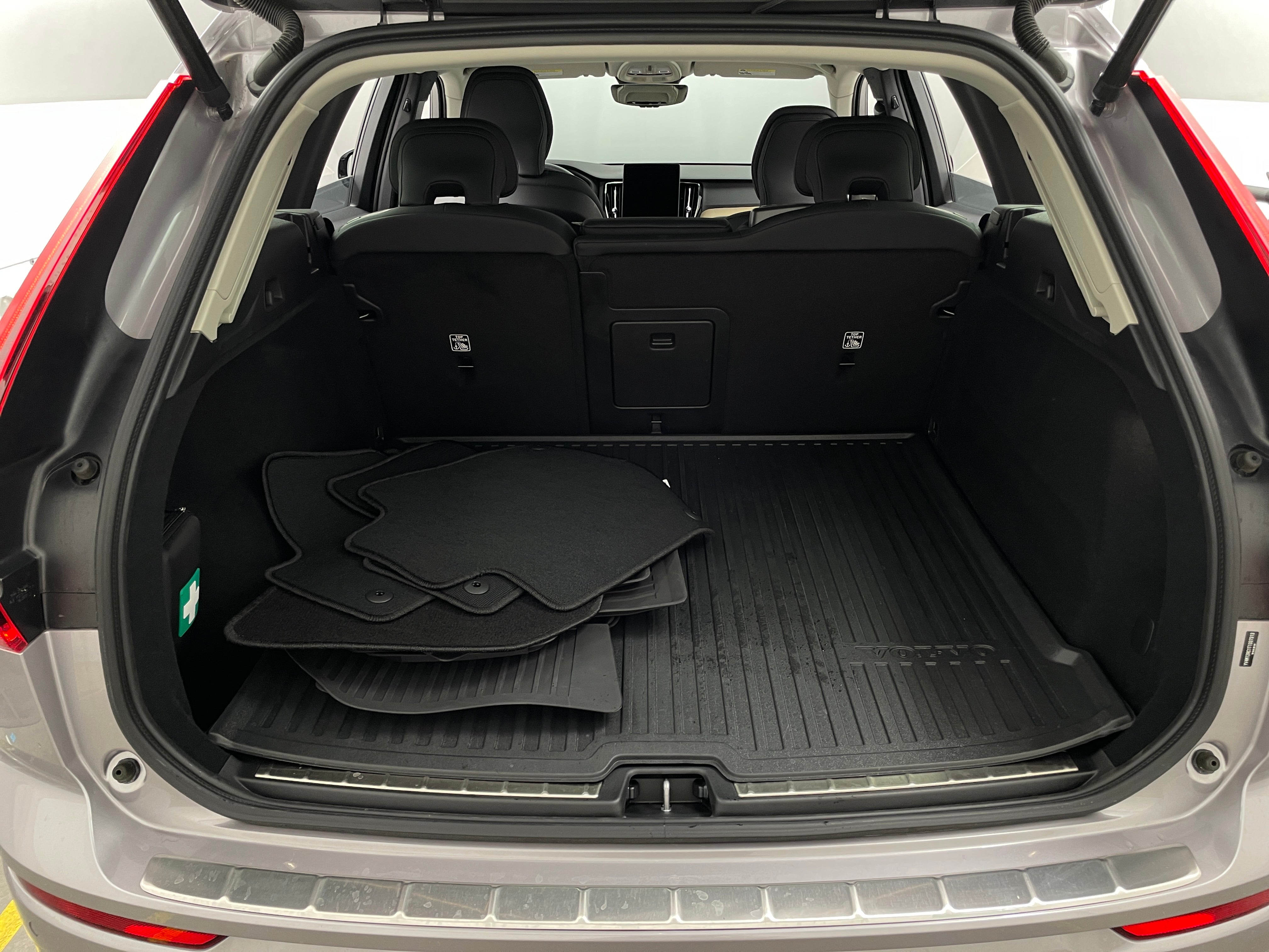 2026 Volvo XC60 Plus - Photo 9