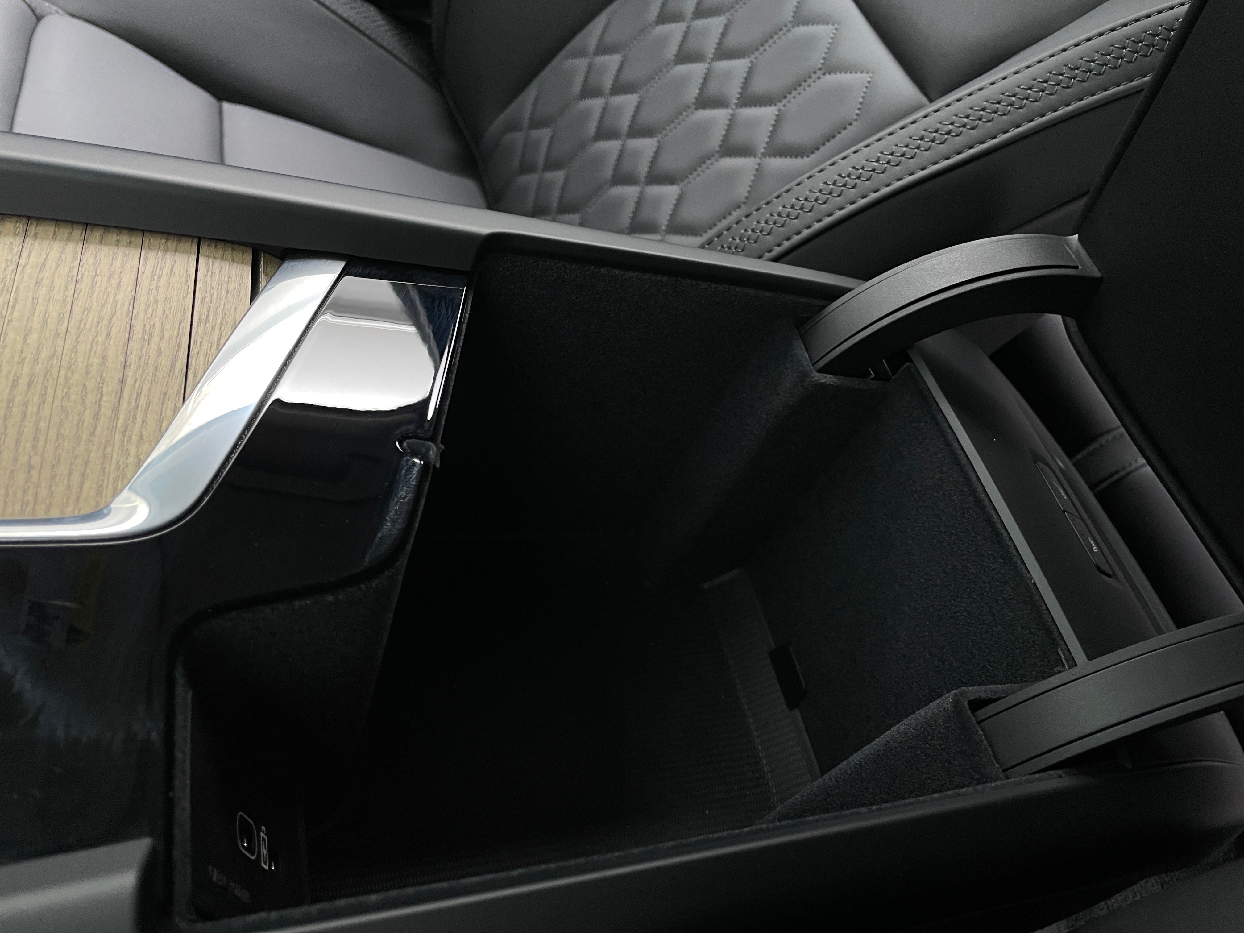 2026 Volvo XC60 Plus - Photo 18