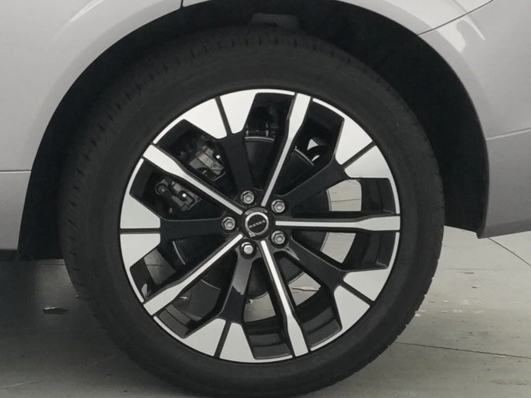 2026 Volvo XC60 Plus - Photo 21