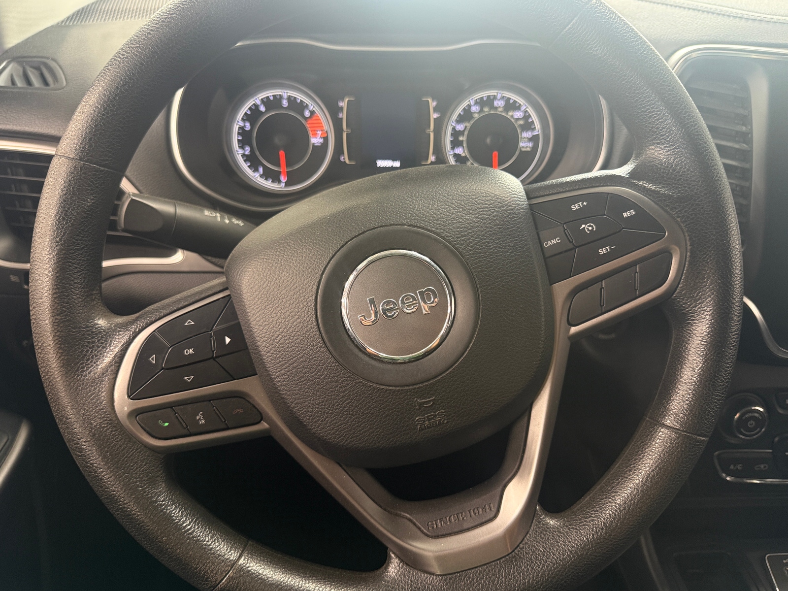 Thumbnail: 2019 Jeep Cherokee - 5