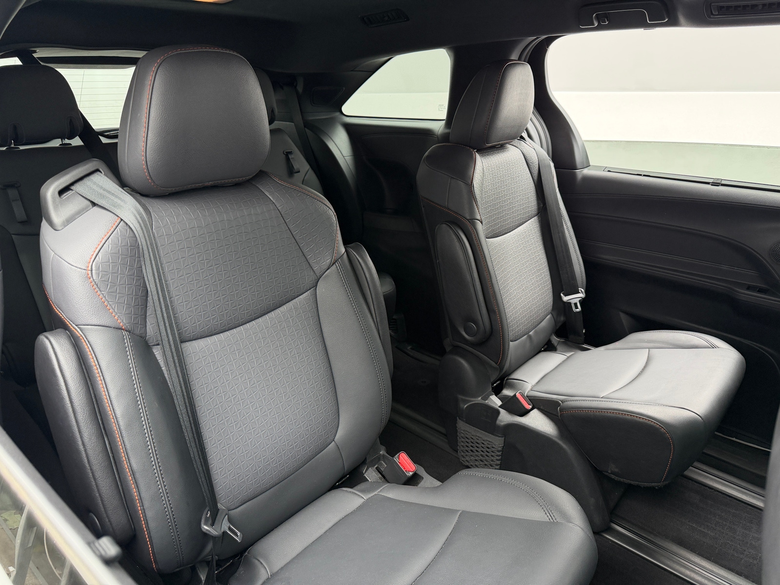 Thumbnail: 2021 Toyota Sienna - 6