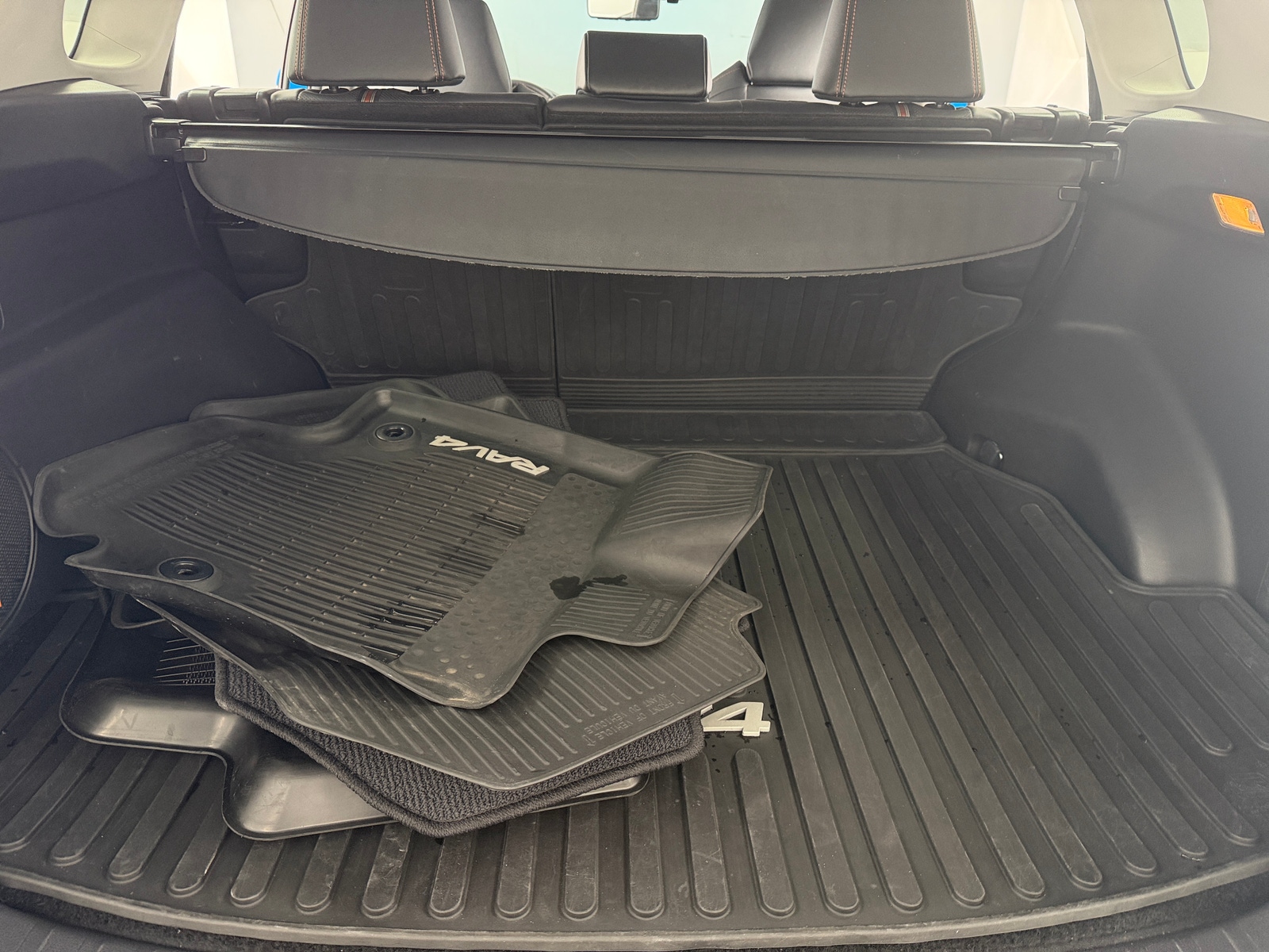 Thumbnail: 2019 Toyota RAV4 - 6