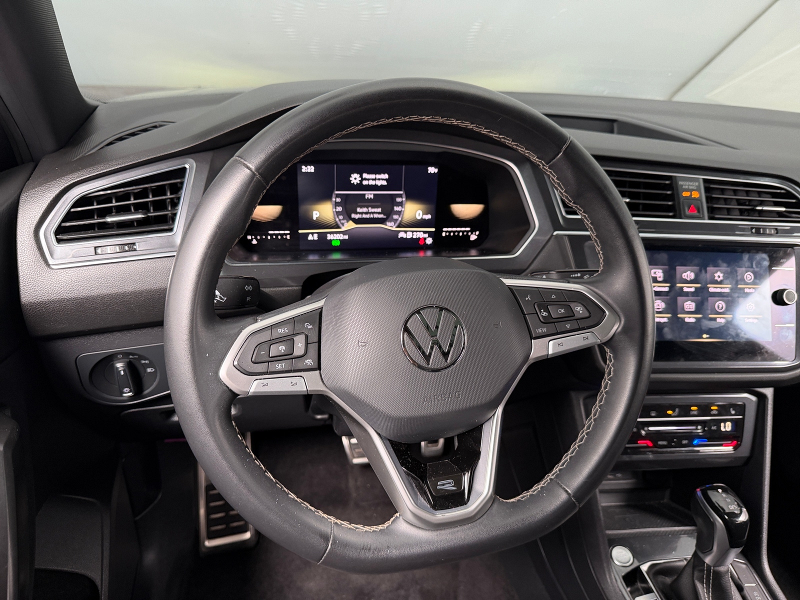 Thumbnail: 2023 Volkswagen Tiguan - 4