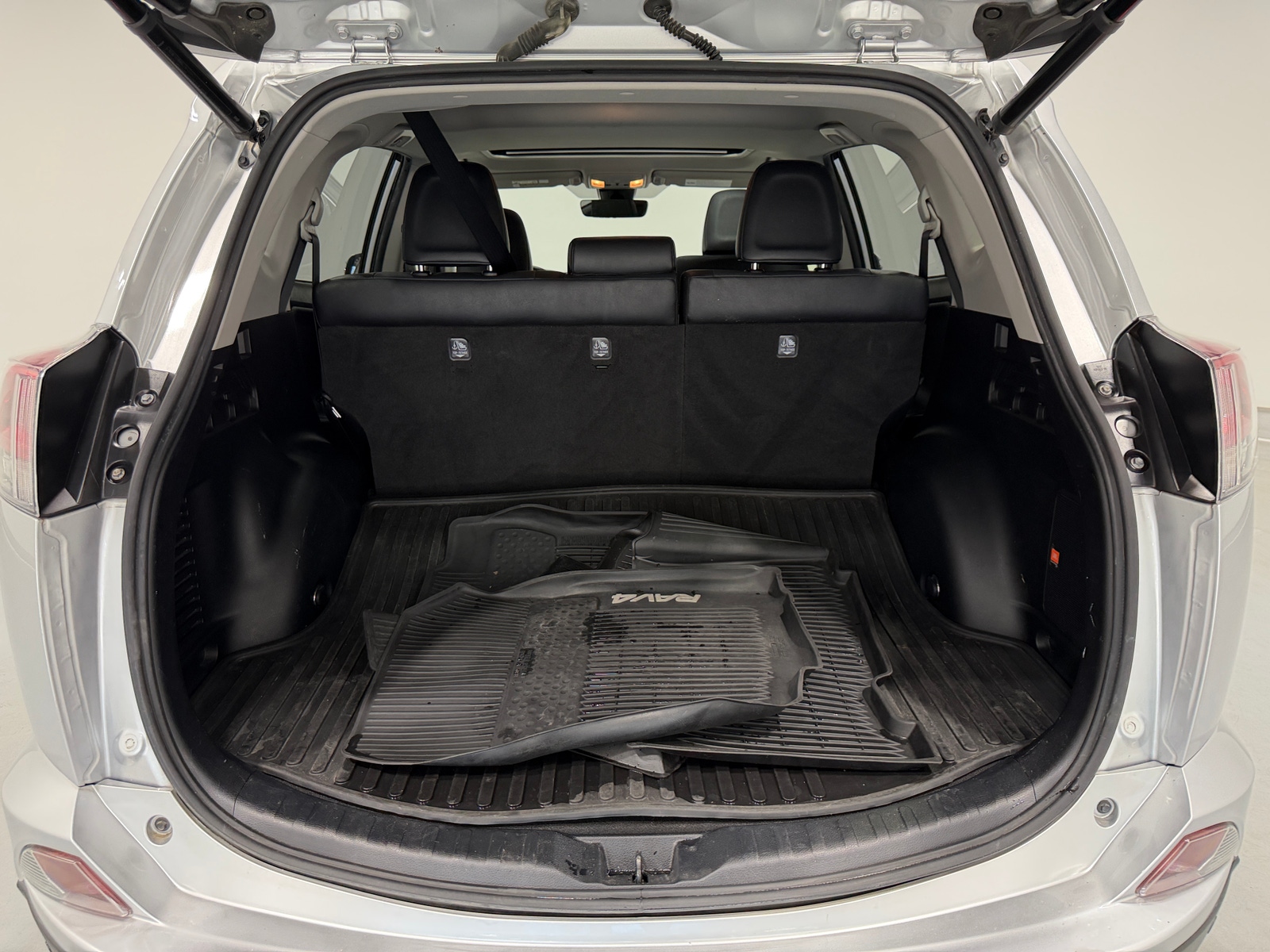 Thumbnail: 2016 Toyota RAV4 - 6